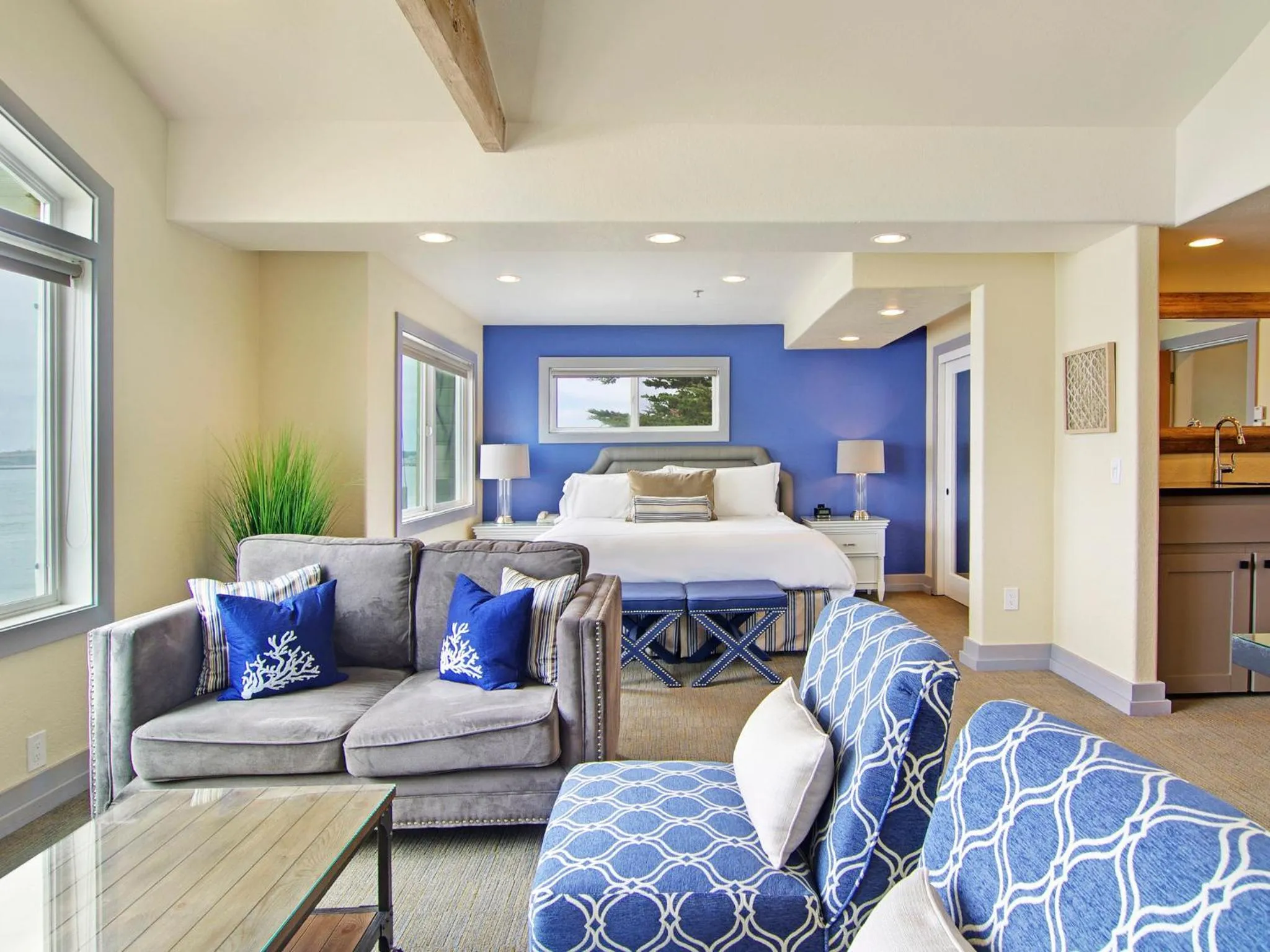 Seating area in Cypress Inn on Miramar Beach