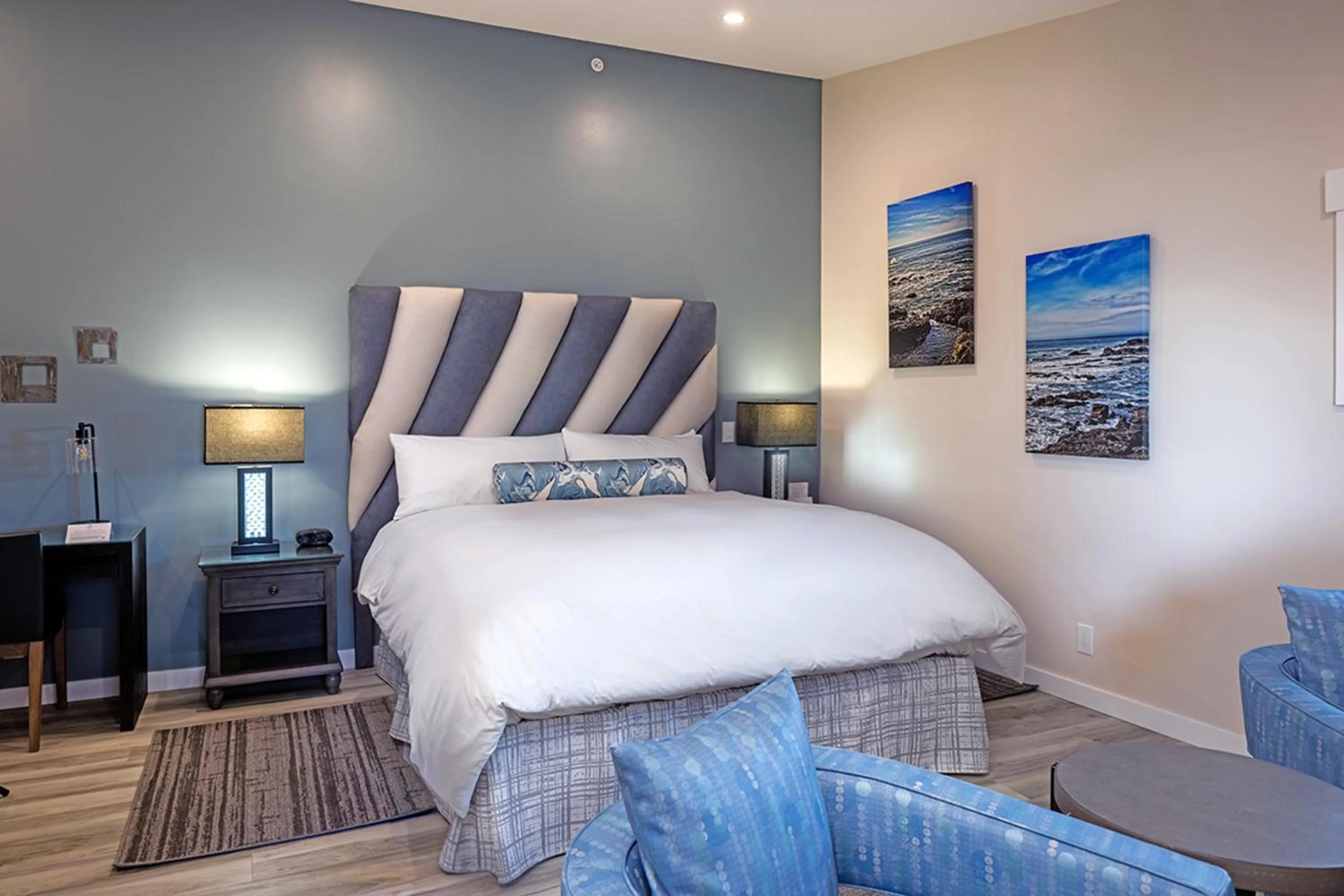 Bed in Cypress Inn on Miramar Beach