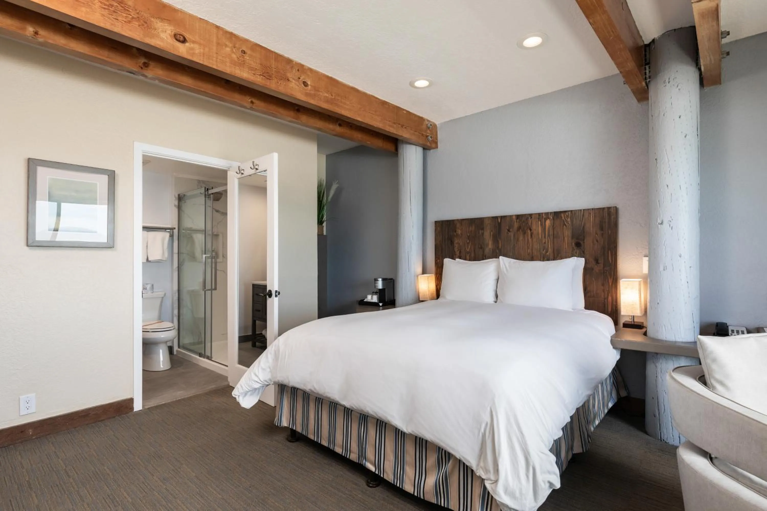 Bed in Cypress Inn on Miramar Beach