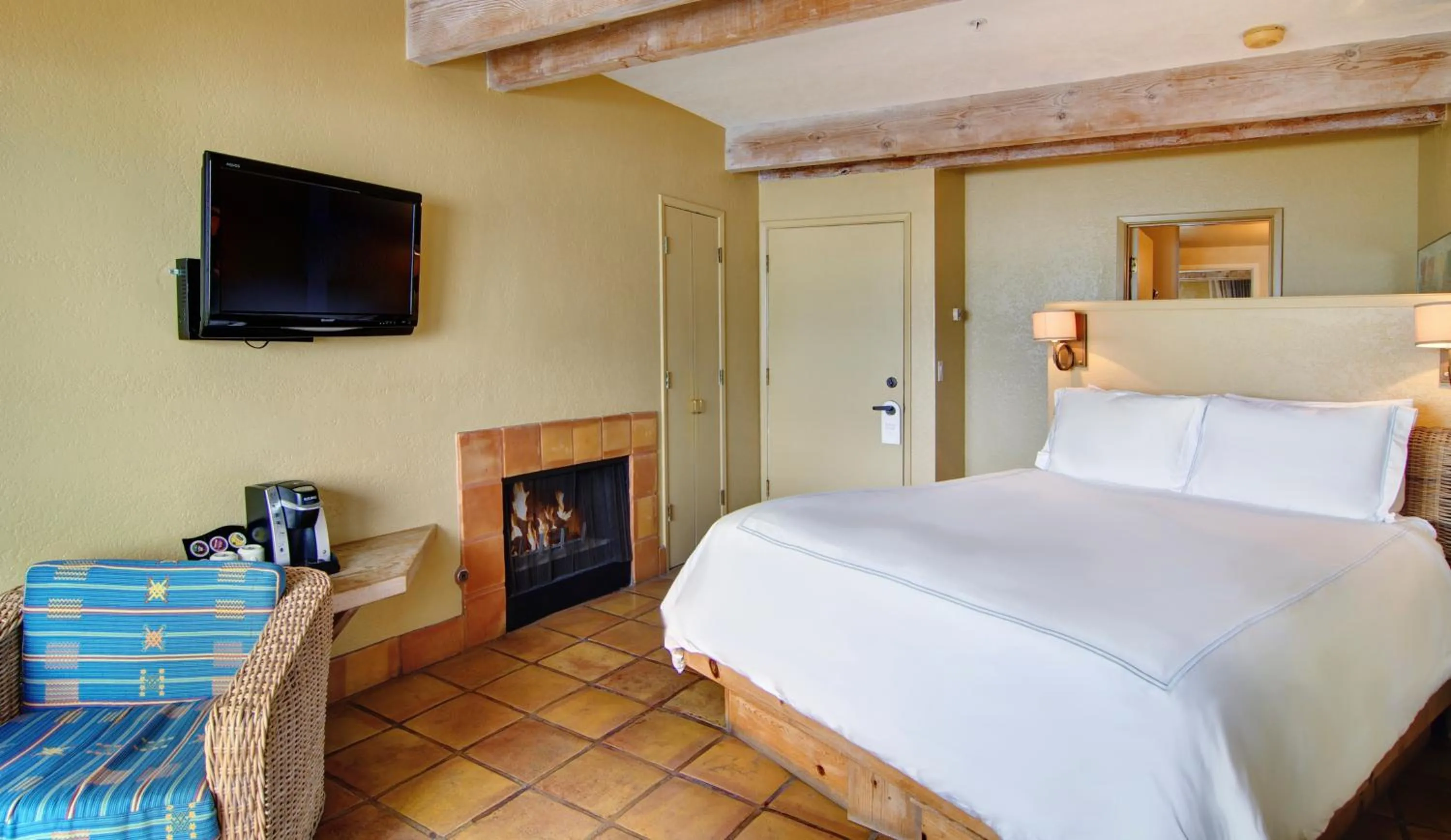 Bedroom, Bed in Cypress Inn on Miramar Beach