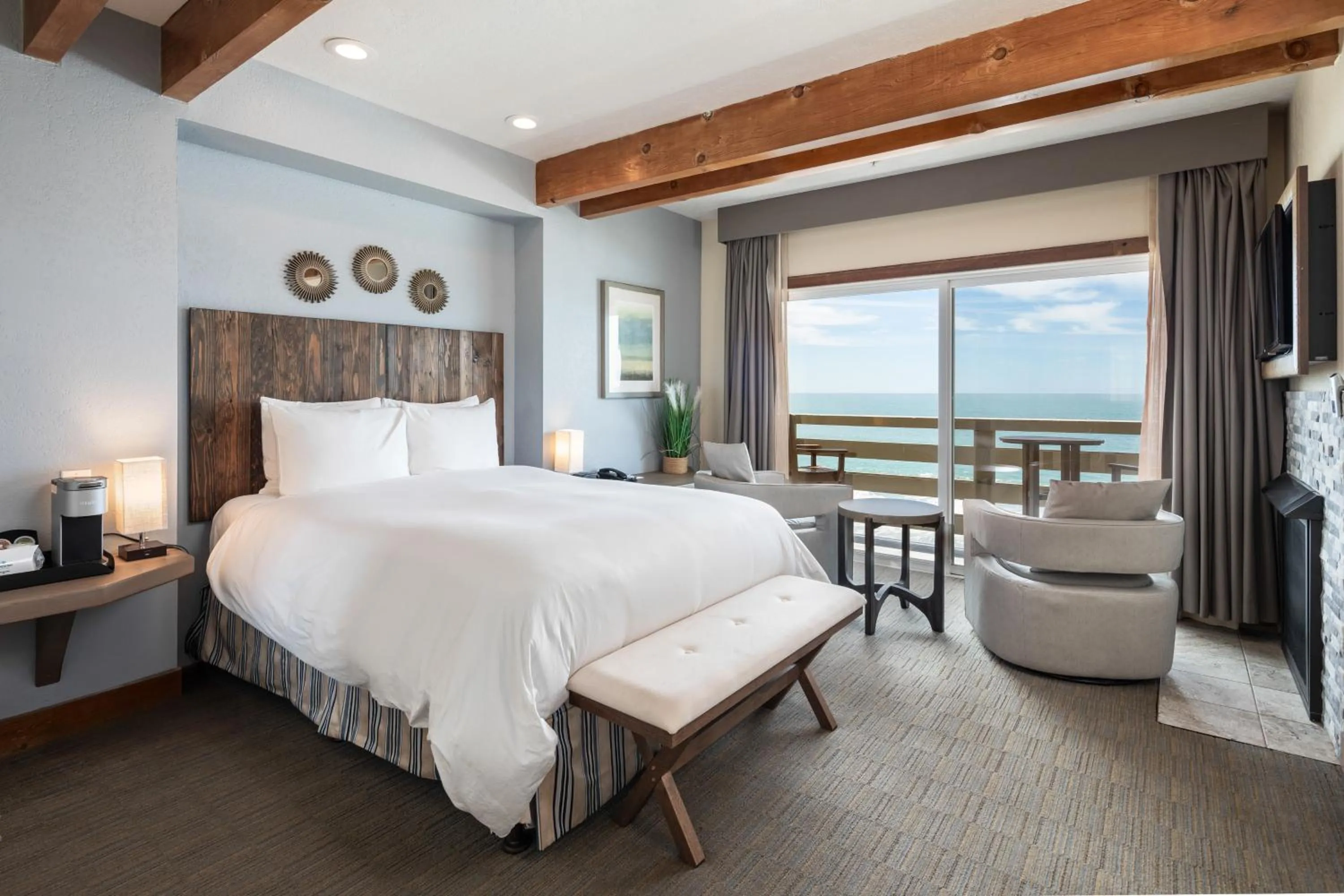 Bed in Cypress Inn on Miramar Beach