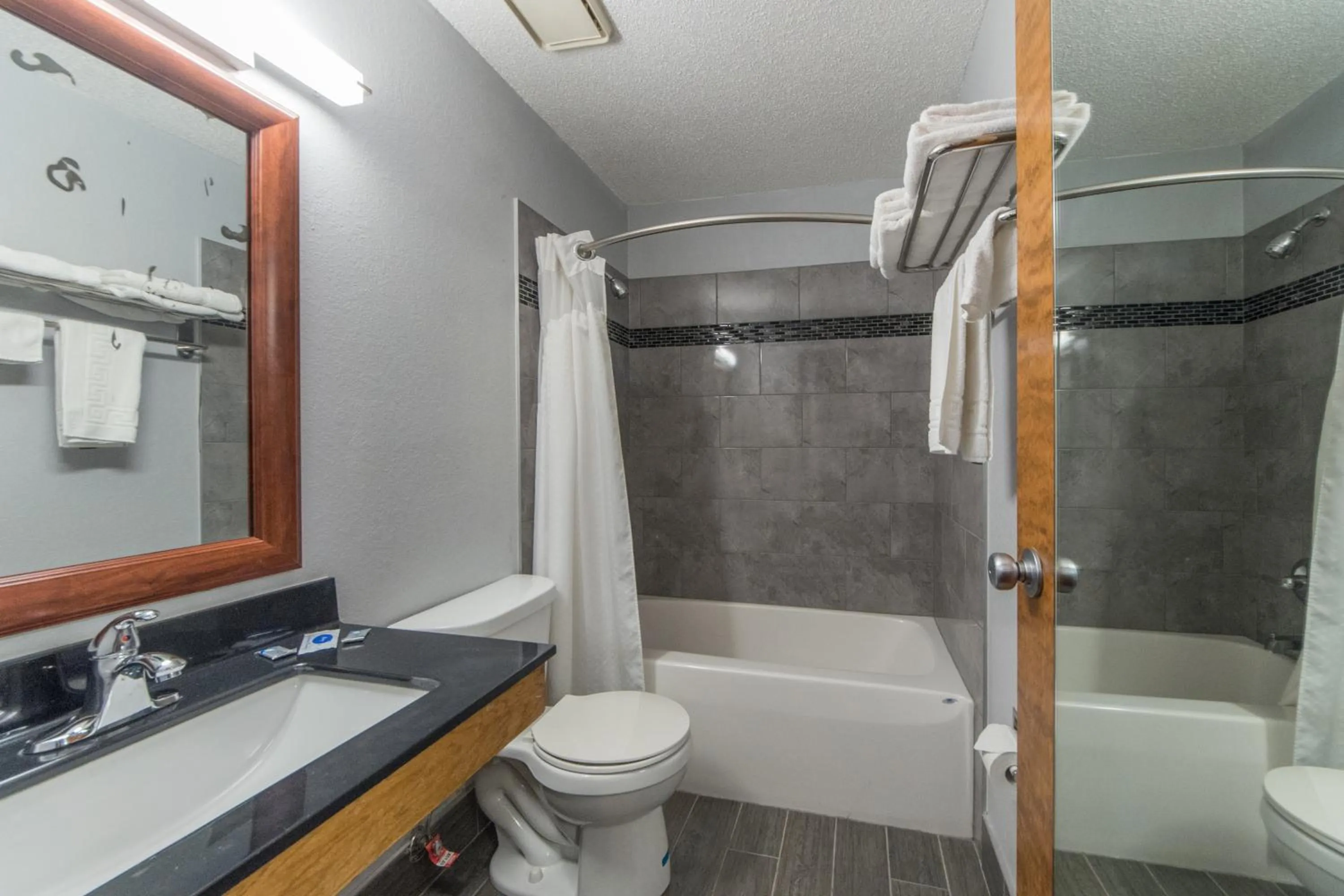 Shower in Patuxent Inn