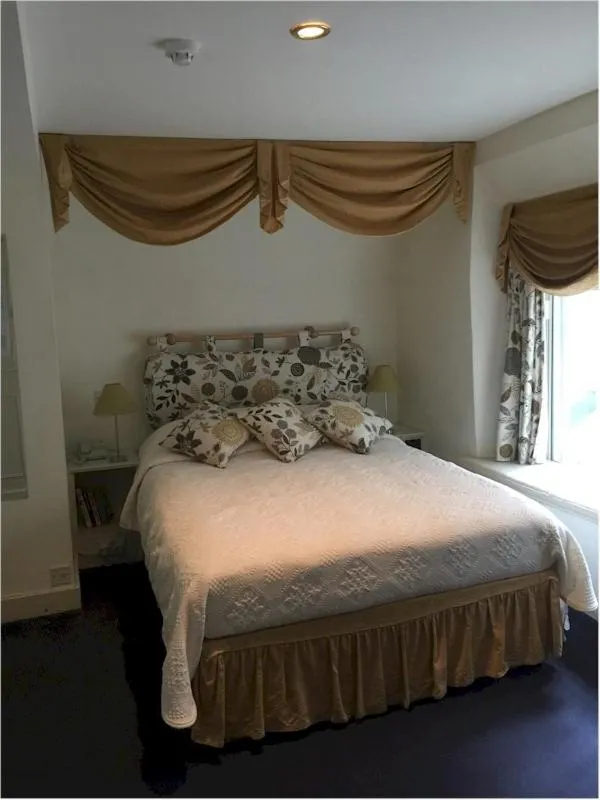 Bed in Bath Place Hotel