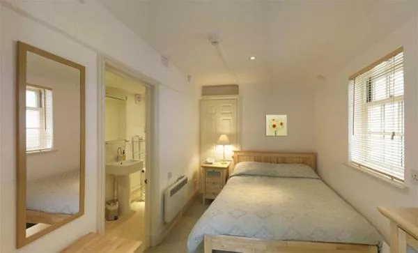 Bed in Bath Place Hotel