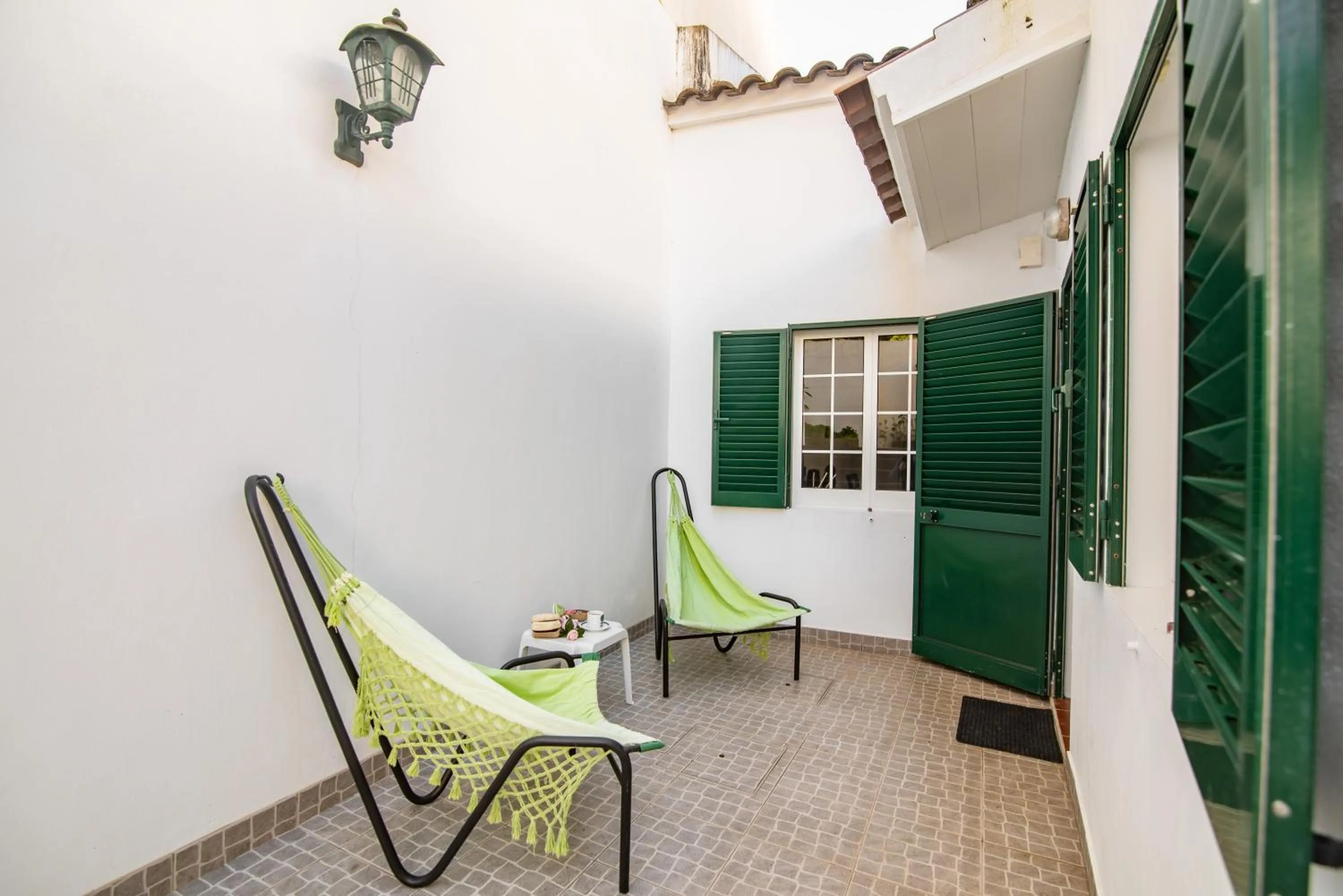 Patio in CASA INTI / INTI HOUSE FURNAS