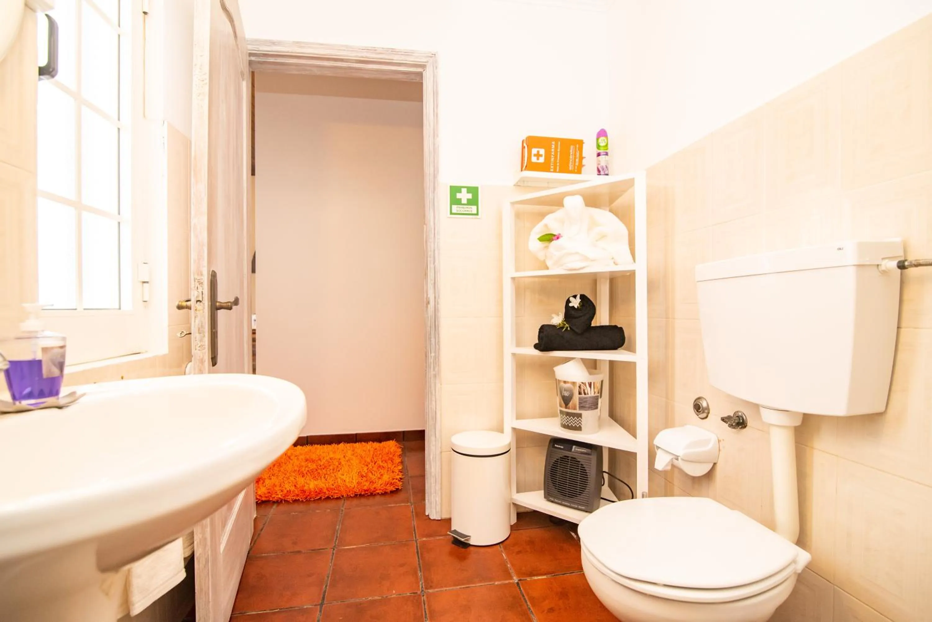 Bathroom in CASA INTI / INTI HOUSE FURNAS