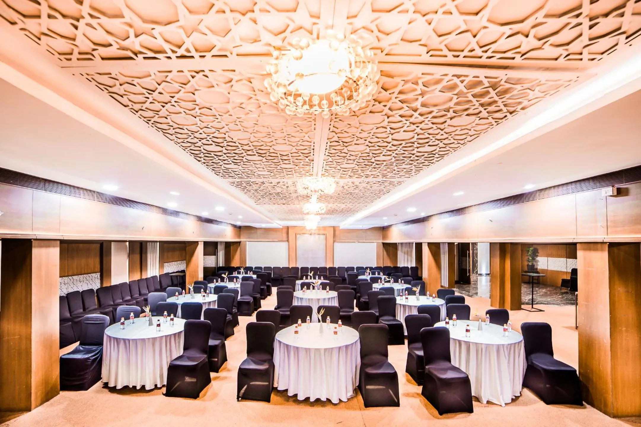 Business facilities, Restaurant/Places to Eat in Clarion Hotel President Chennai