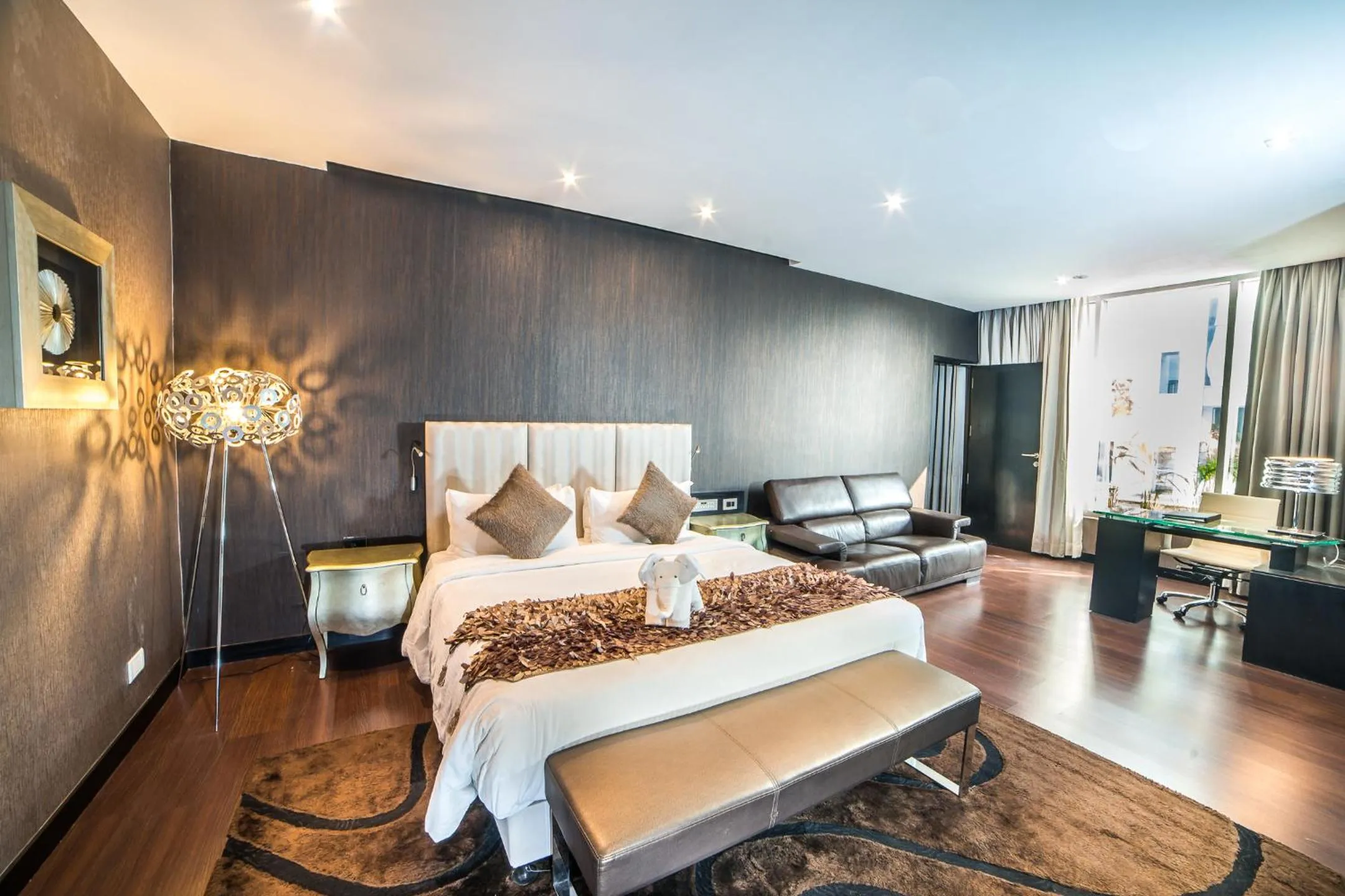 Bed in Clarion Hotel President Chennai