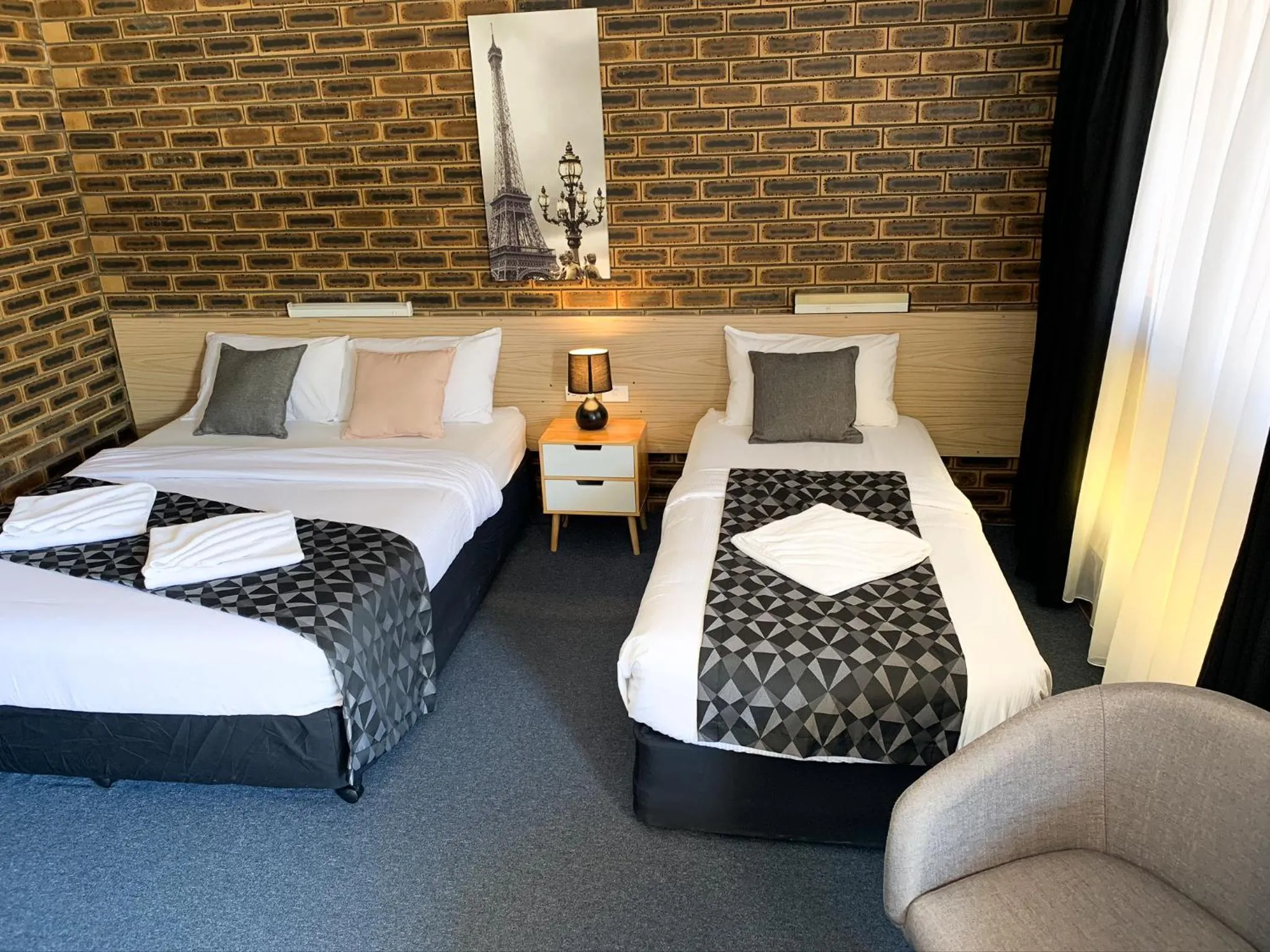 Bed in Squatters Homestead Motel