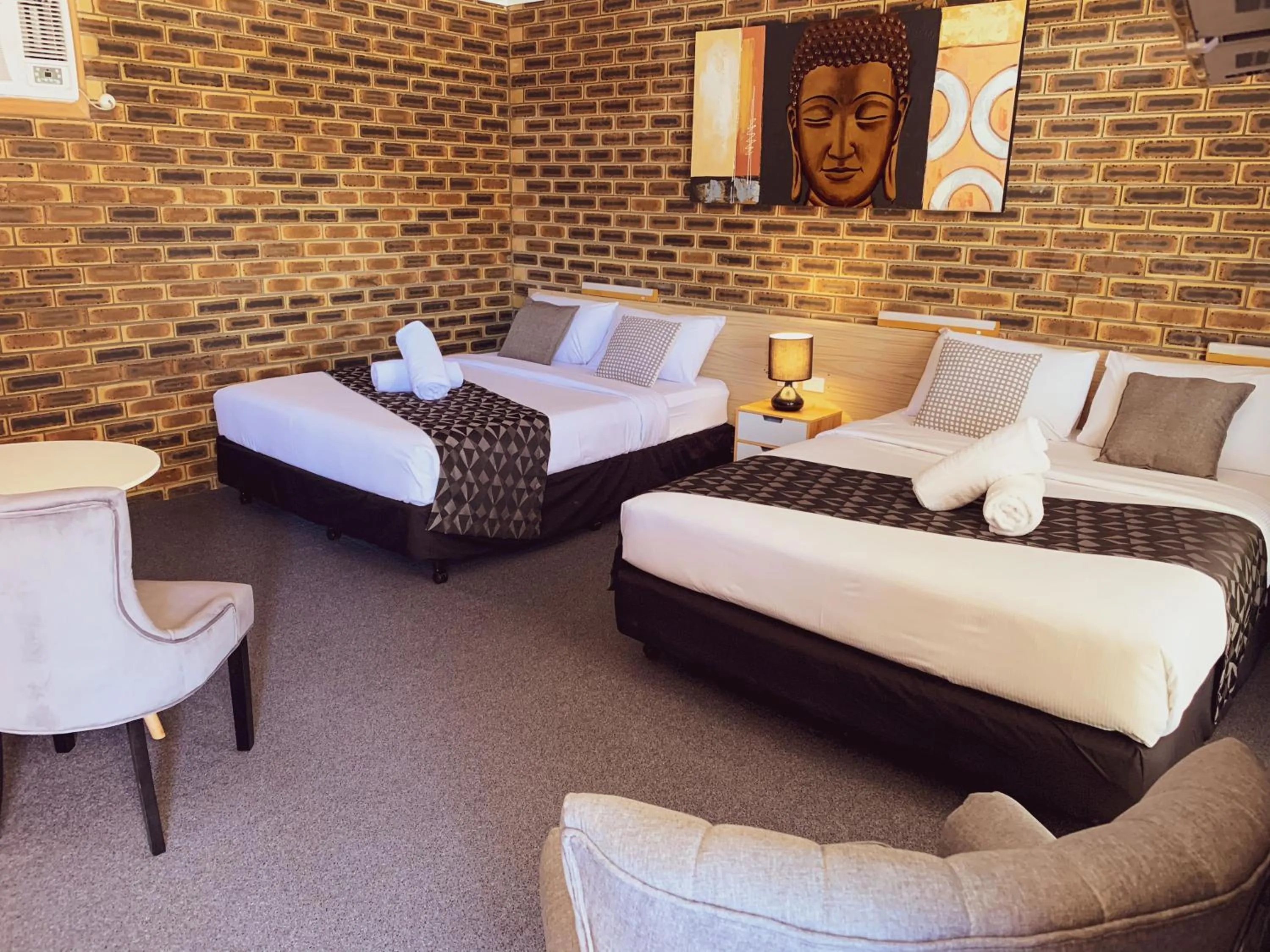 Bed in Squatters Homestead Motel