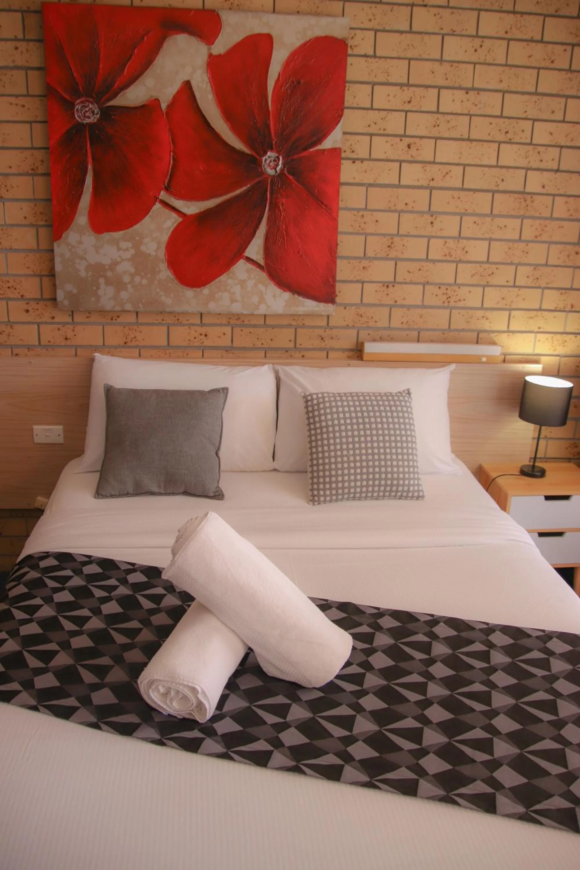 Bed in Squatters Homestead Motel