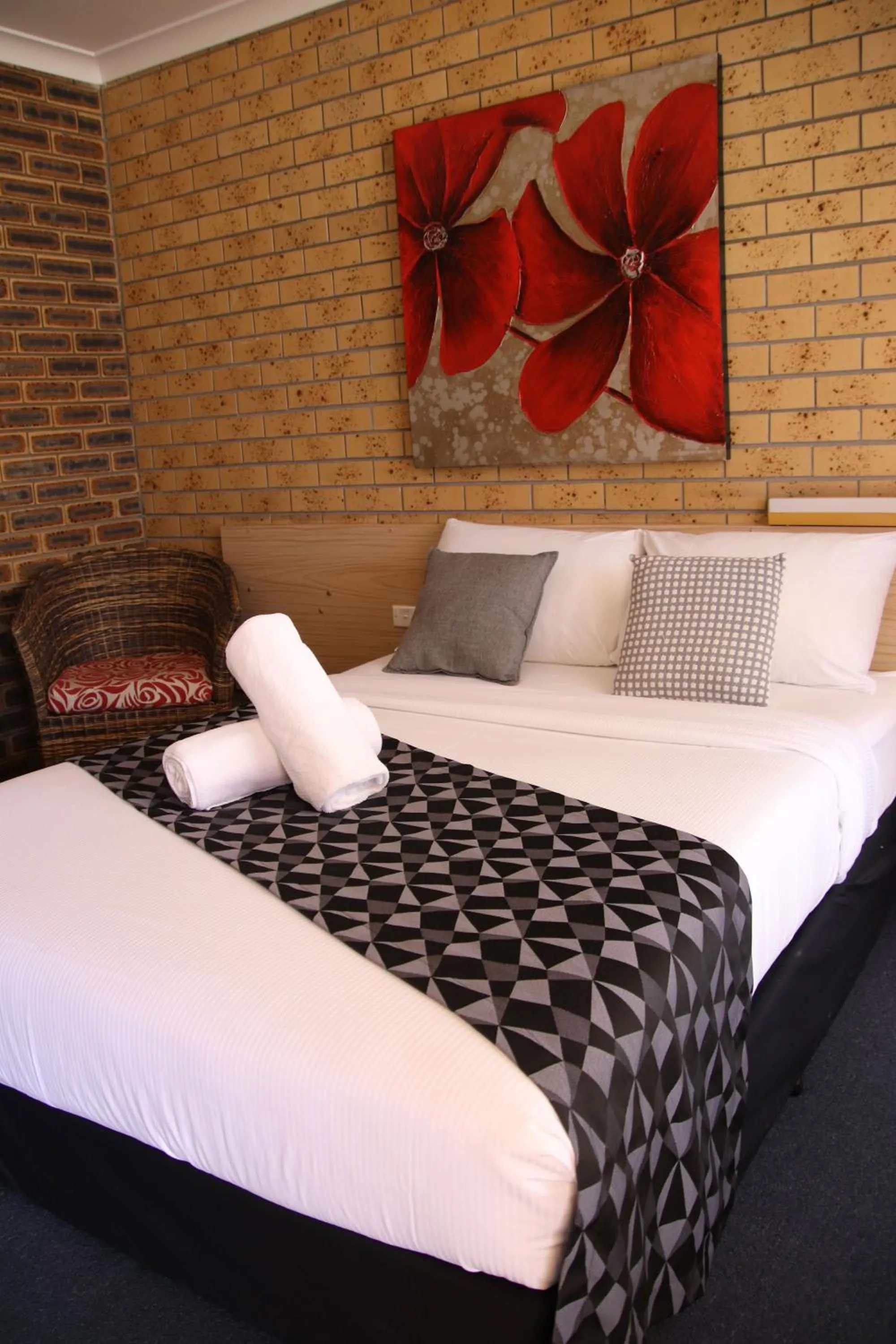 Bed in Squatters Homestead Motel