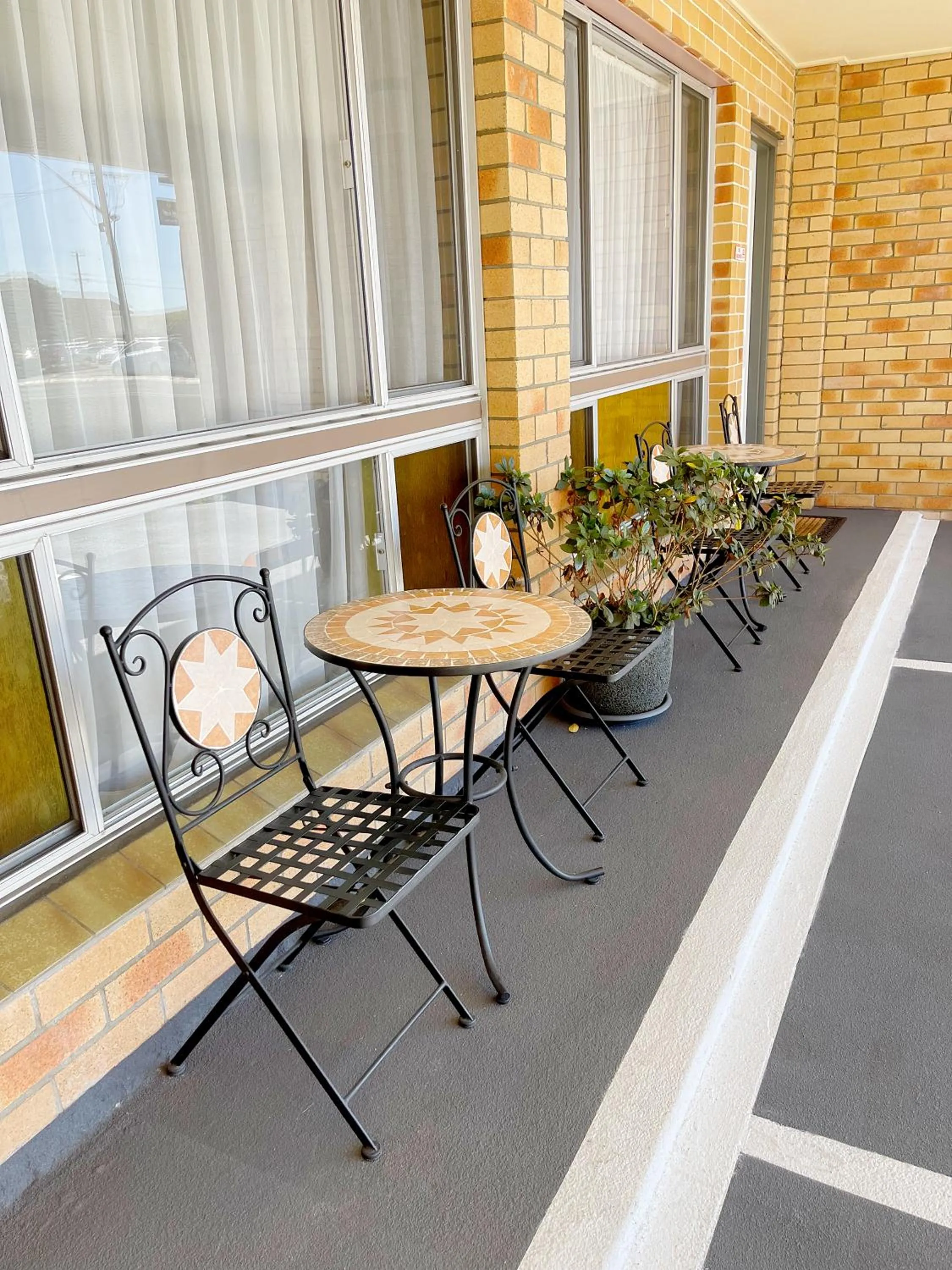 Seating area in Squatters Homestead Motel
