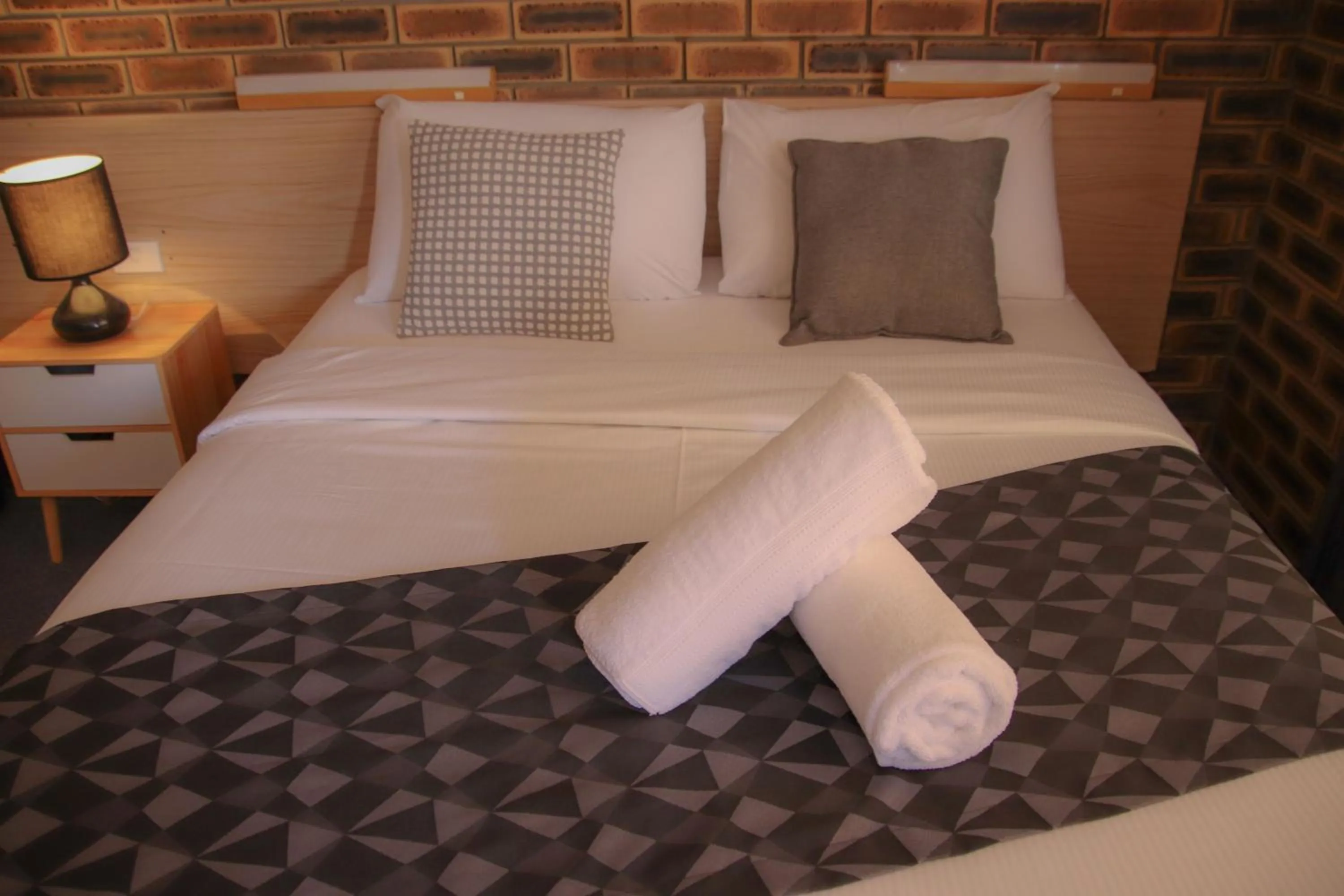 Bed in Squatters Homestead Motel