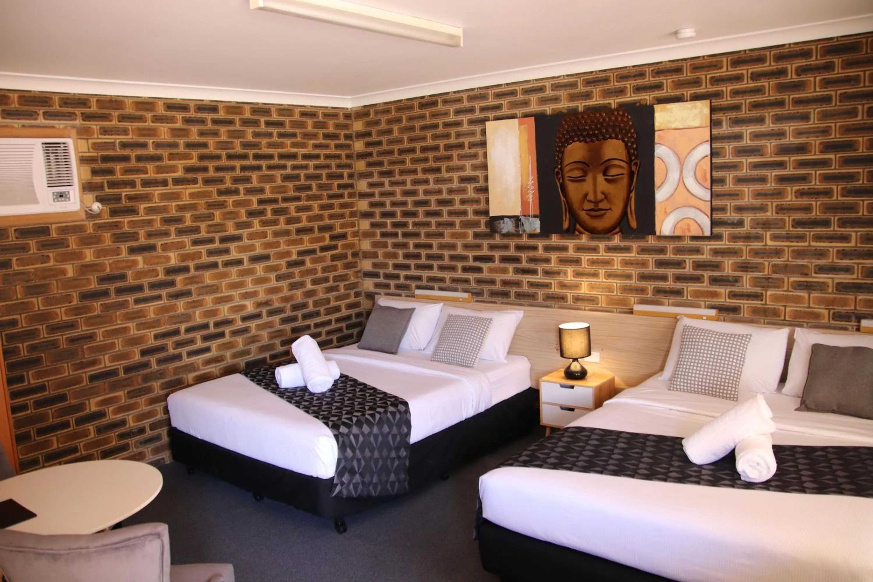 Bed in Squatters Homestead Motel