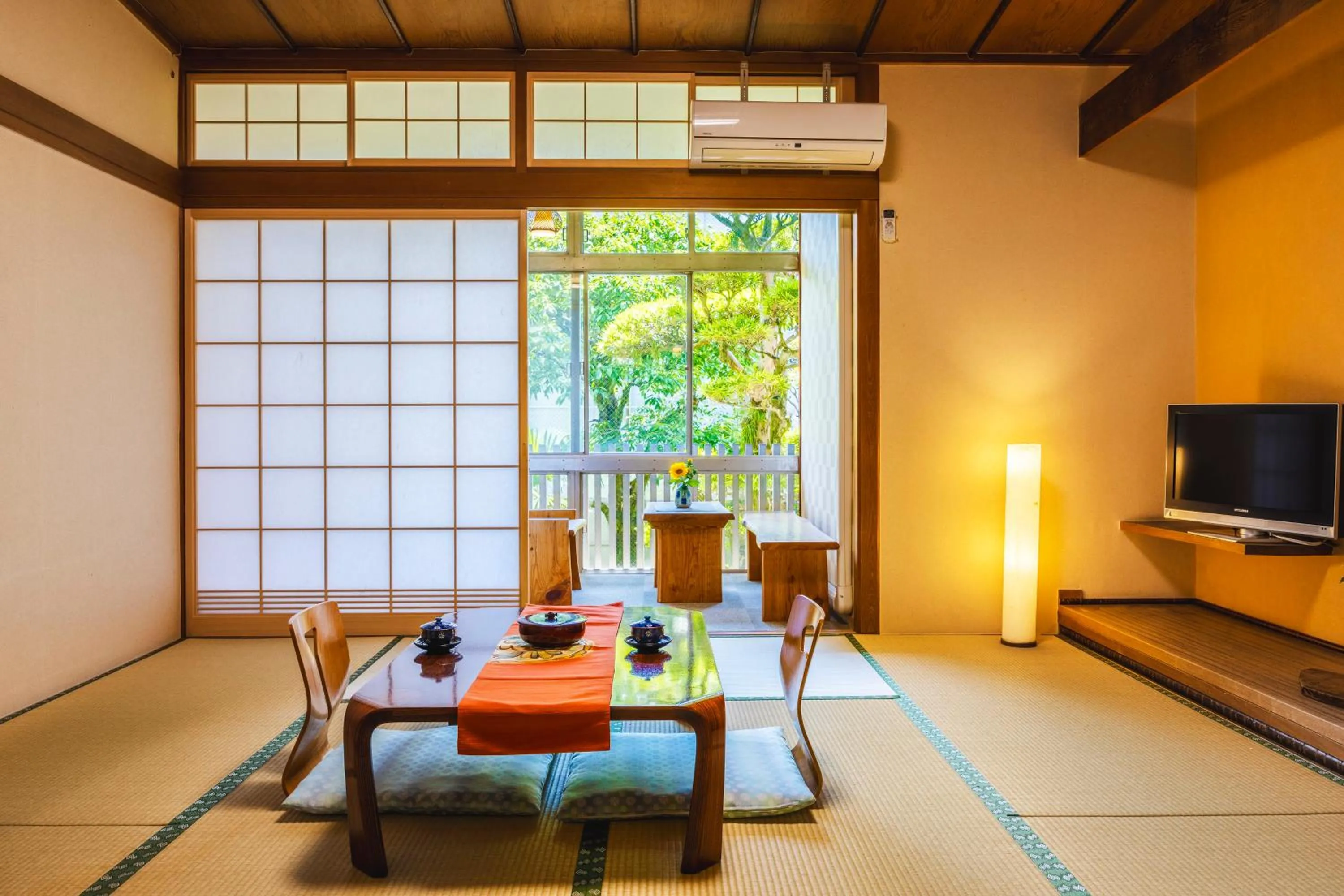 Photo of the whole room in Ryokan Marumo