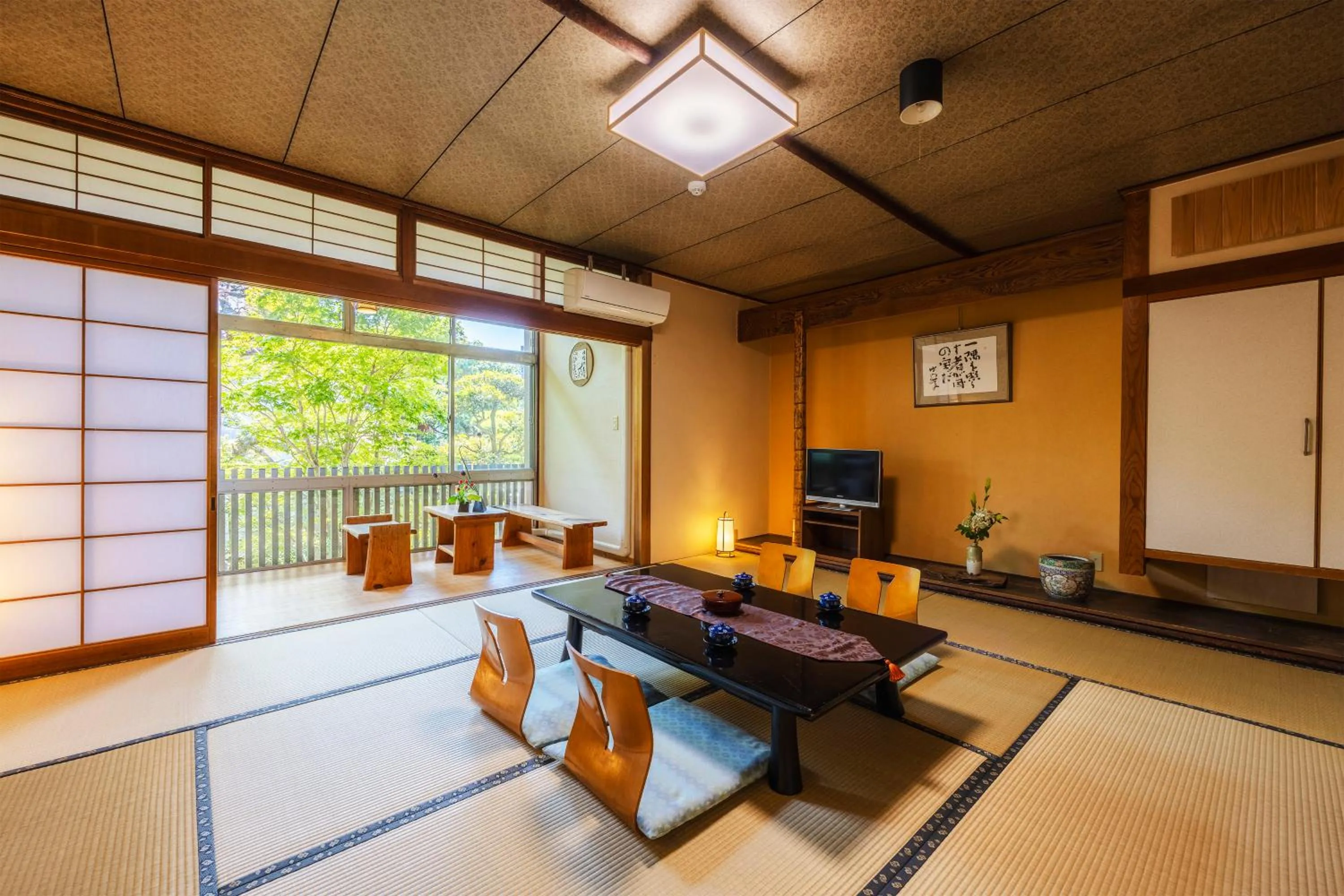 Photo of the whole room in Ryokan Marumo