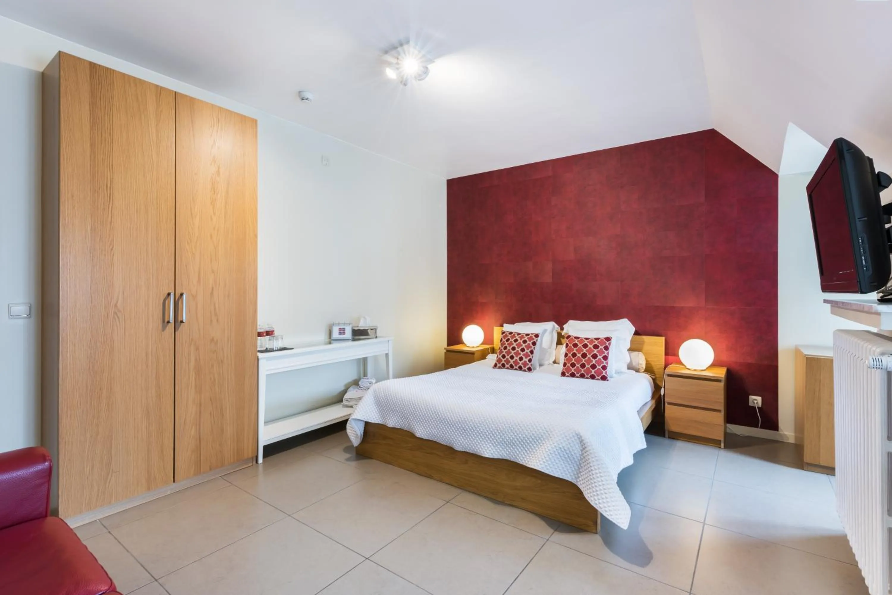 Photo of the whole room, Bed in B&B visavis