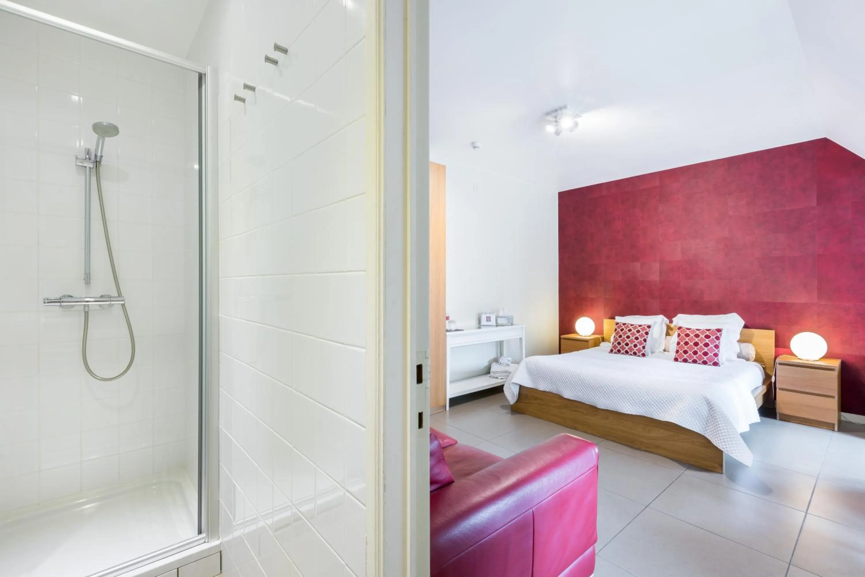 Photo of the whole room, Bed in B&B visavis