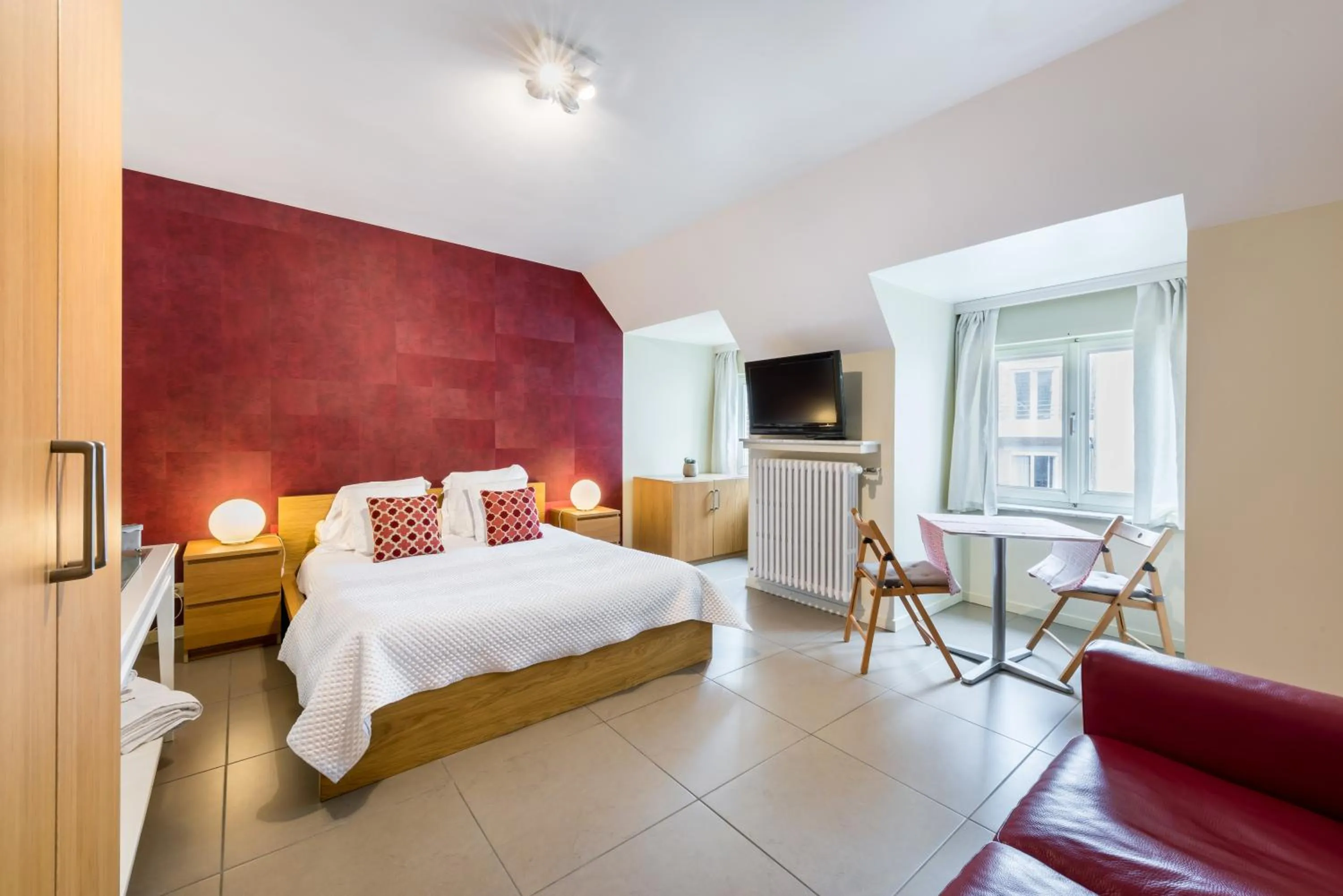 Photo of the whole room, Bed in B&B visavis