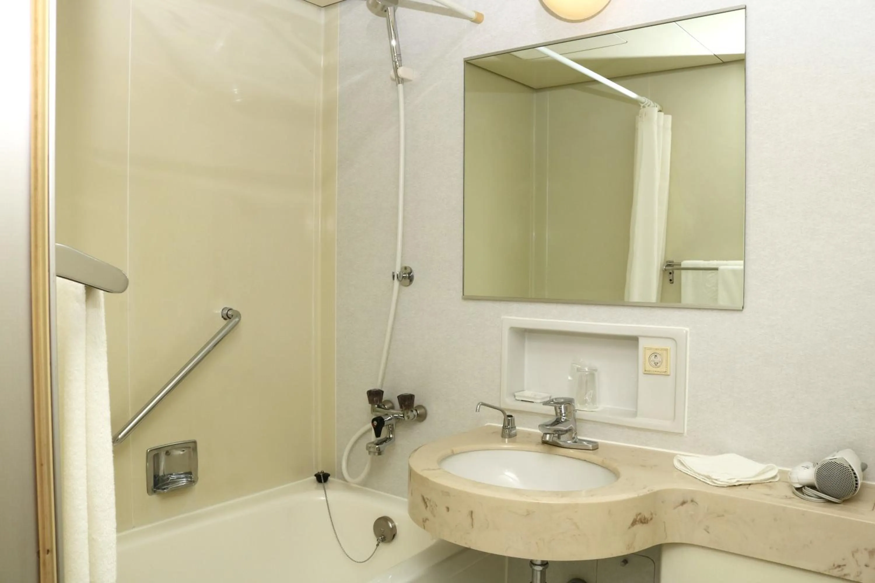 Shower in Hotel New Otani Tottori