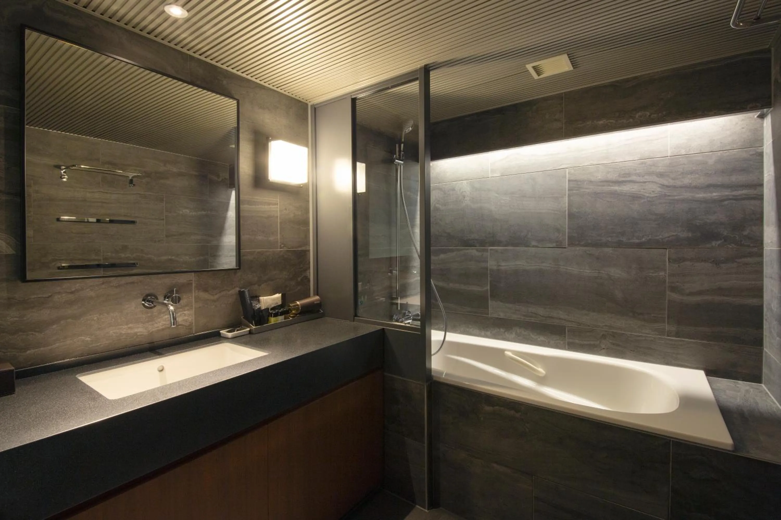 Shower in Hotel New Otani Tottori