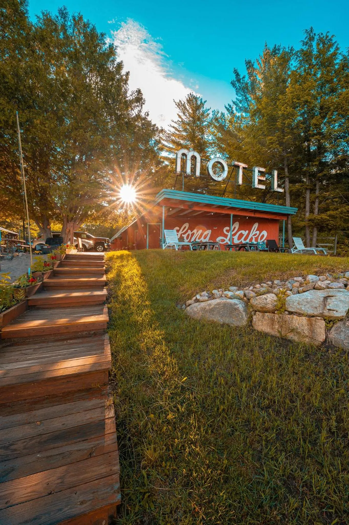 Property building in Motel Long Lake and Cottages