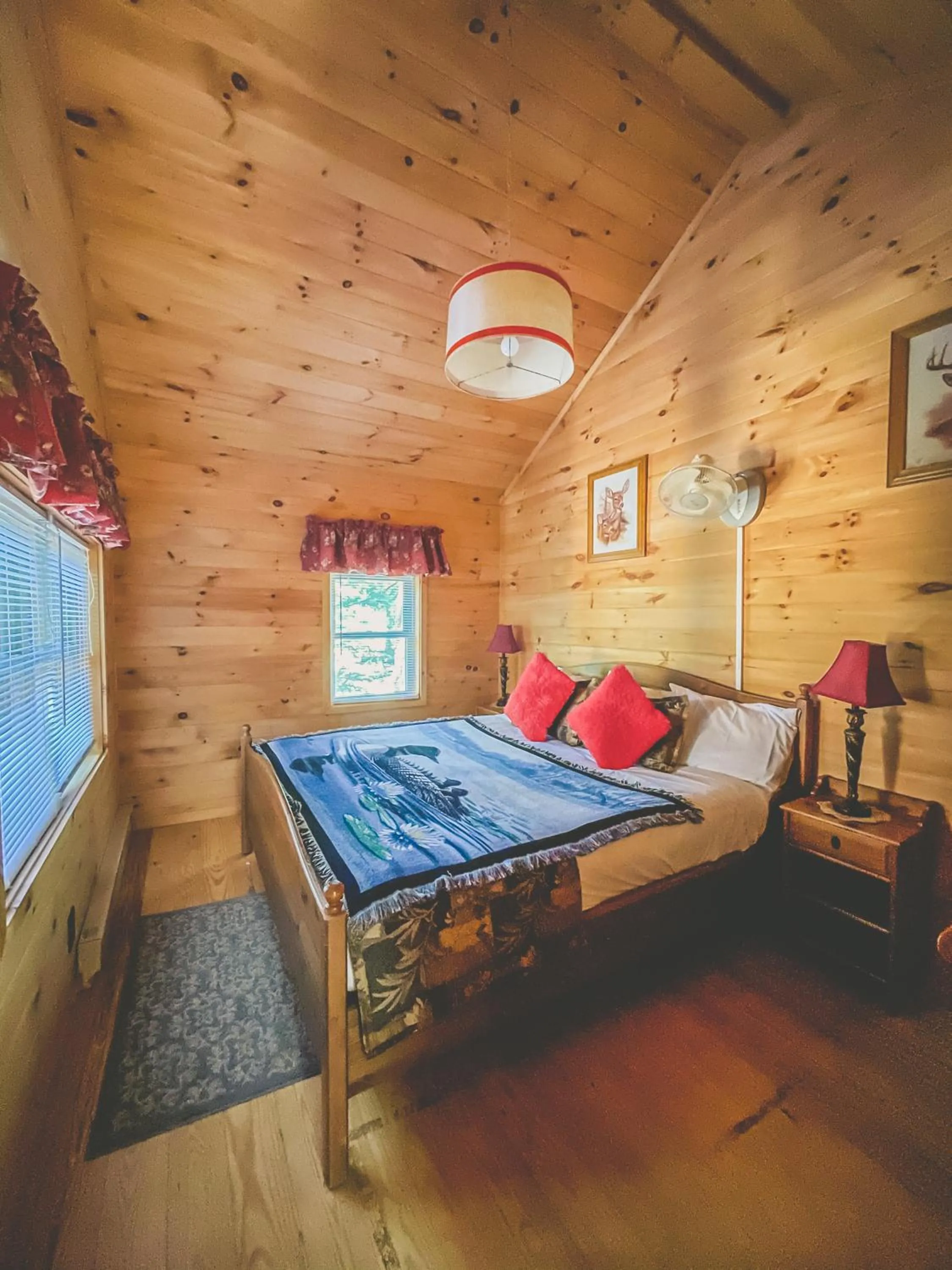 Bed in Motel Long Lake and Cottages