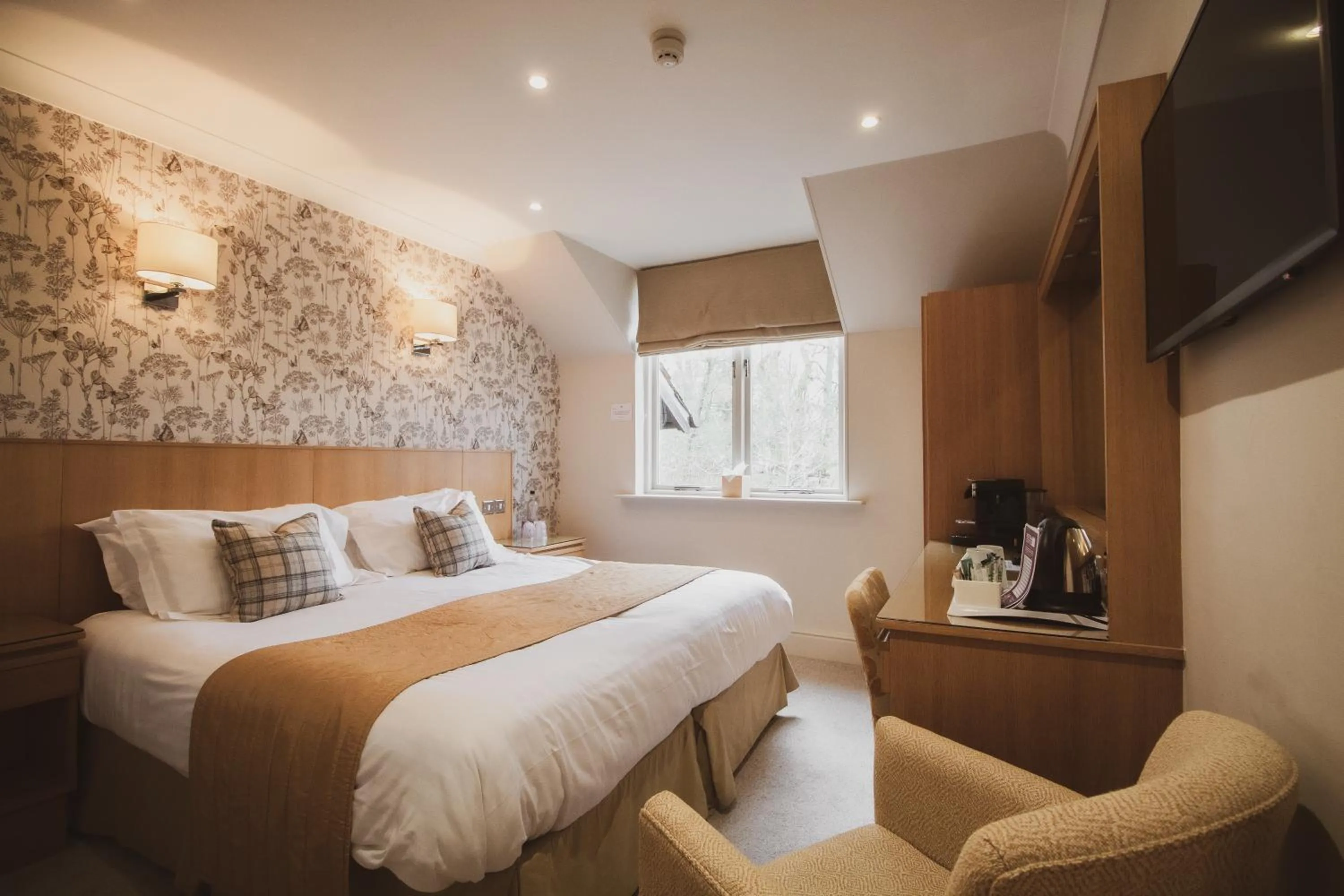 Bed in Merewood Country House Hotel