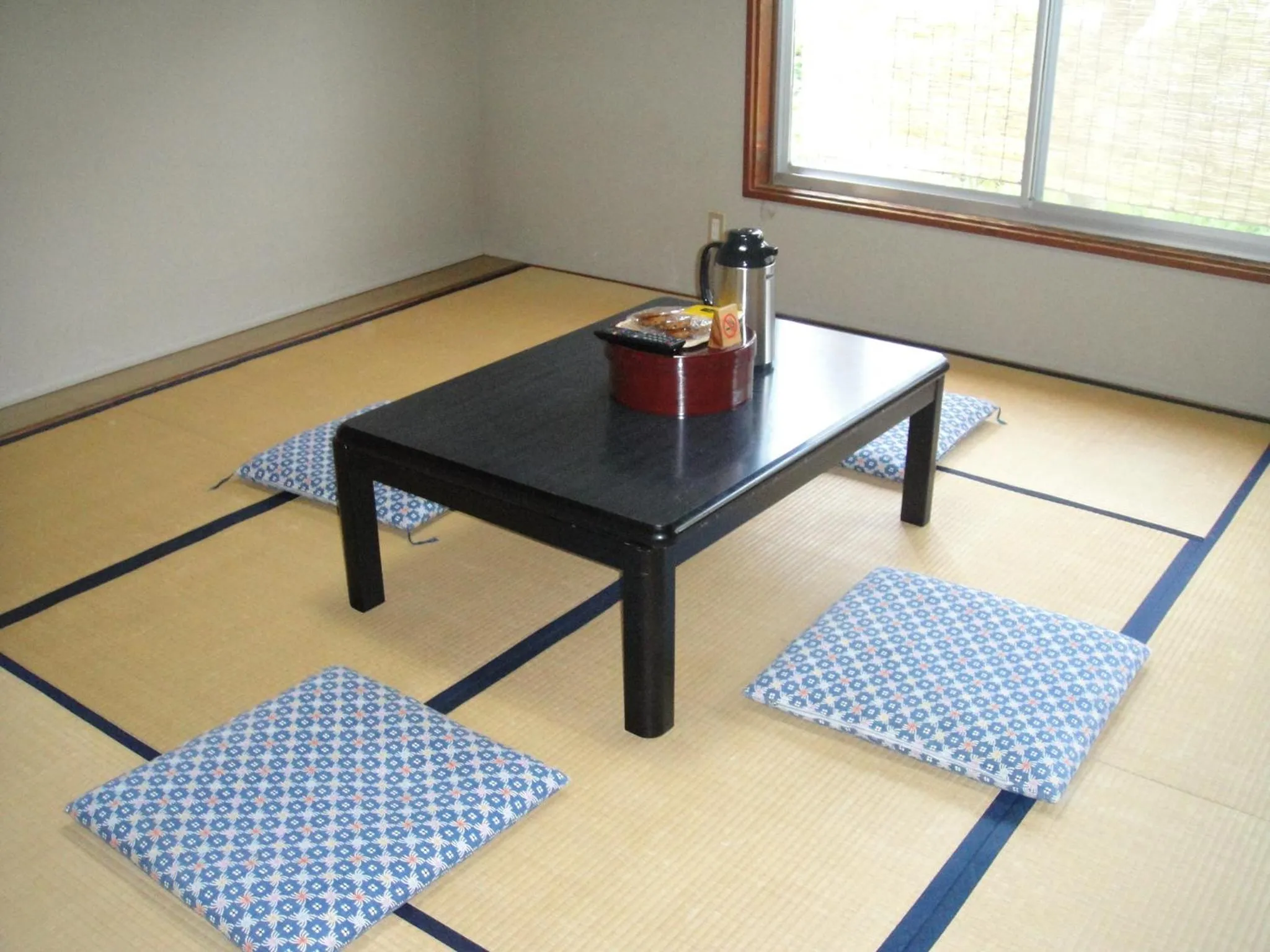 Seating area in Ryokan Kamomeso