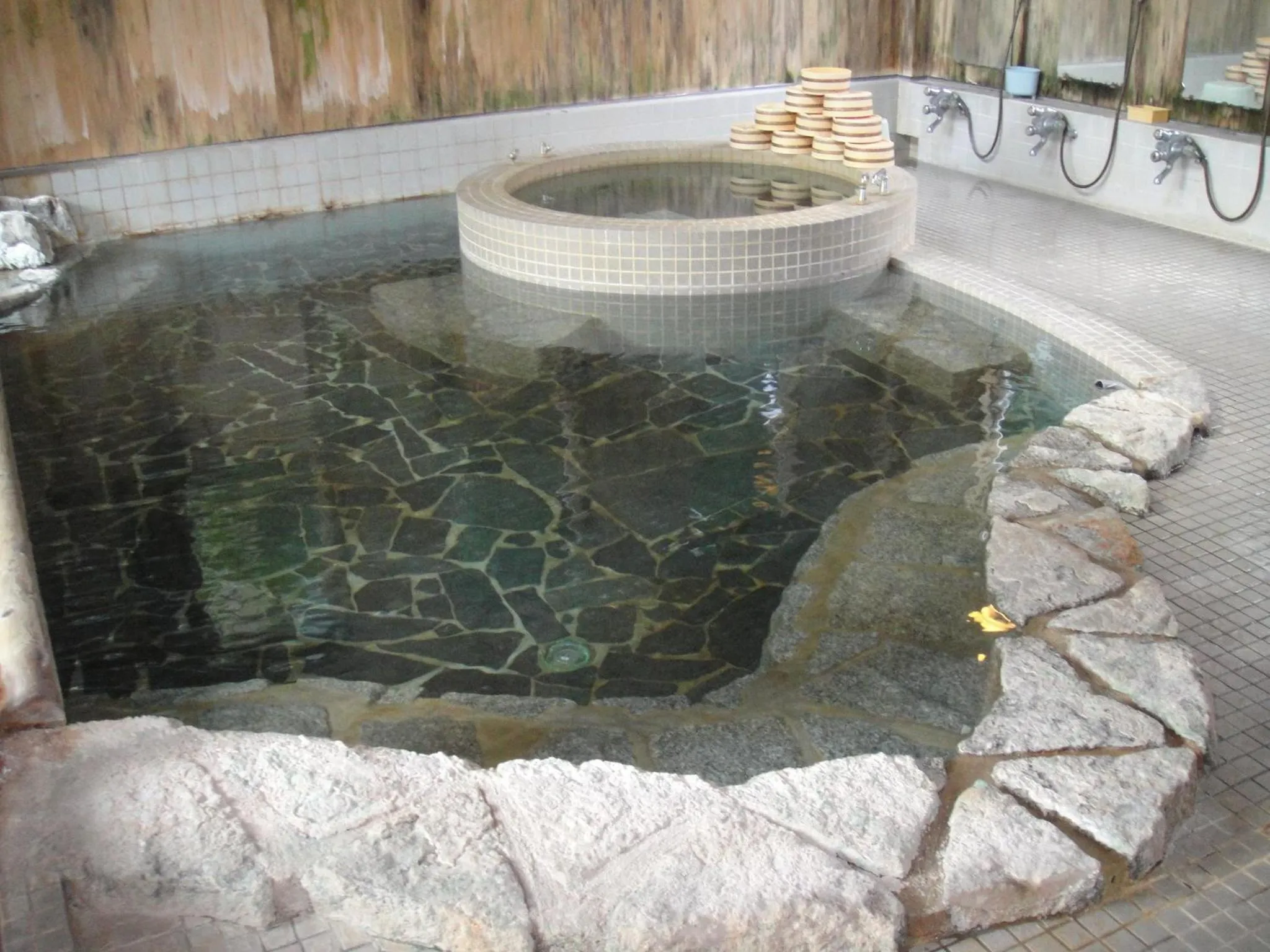 Hot Spring Bath in Ryokan Kamomeso