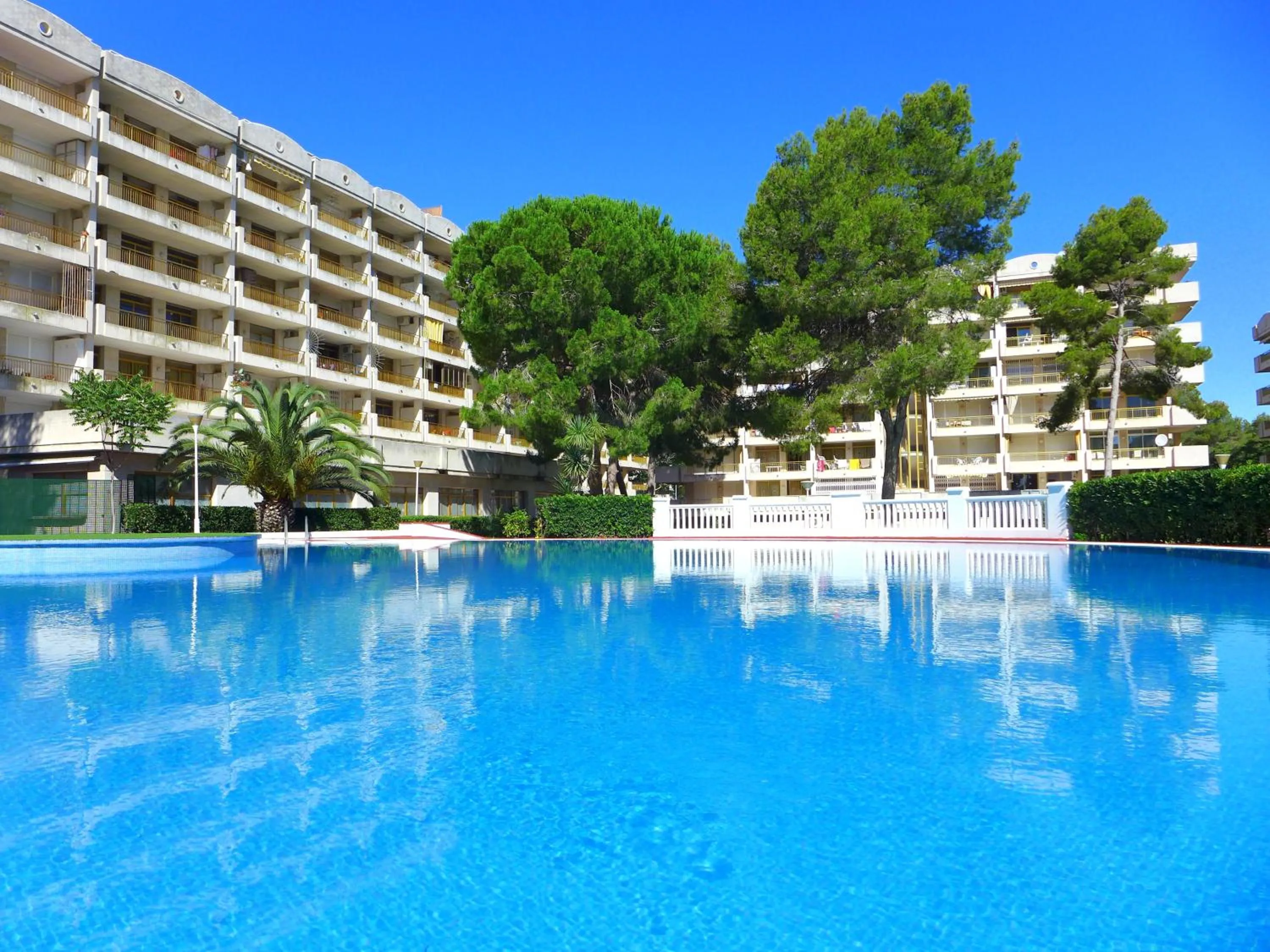 Swimming pool in Catalonia Park Apartamentos