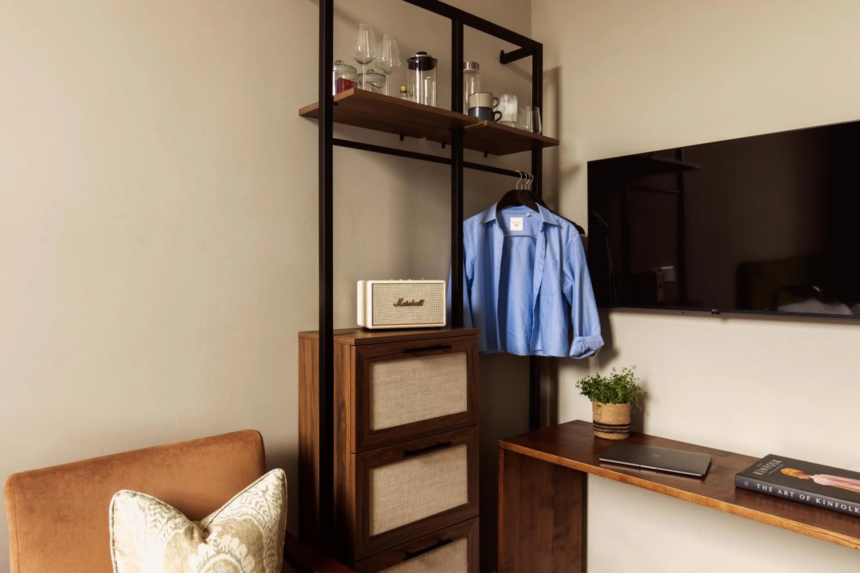 Bedroom, Bed in Native Hyde Park