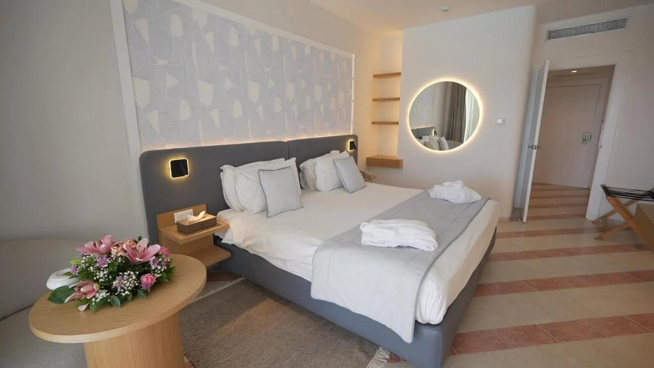 Bed in Royal Tulip Taj Sultan