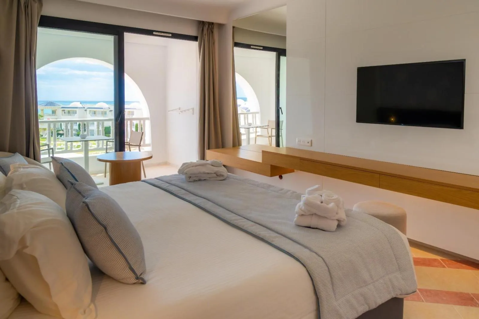 Bed in Royal Tulip Taj Sultan