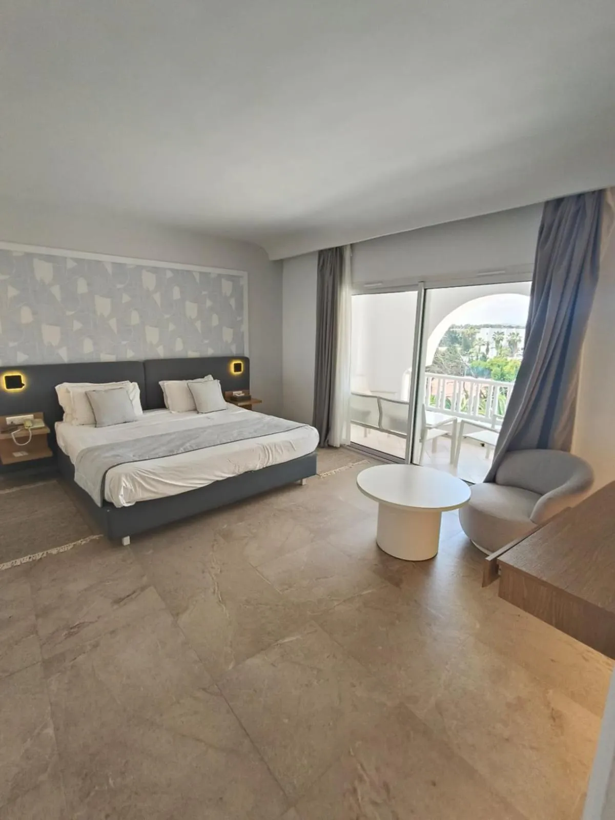 Bed in Royal Tulip Taj Sultan