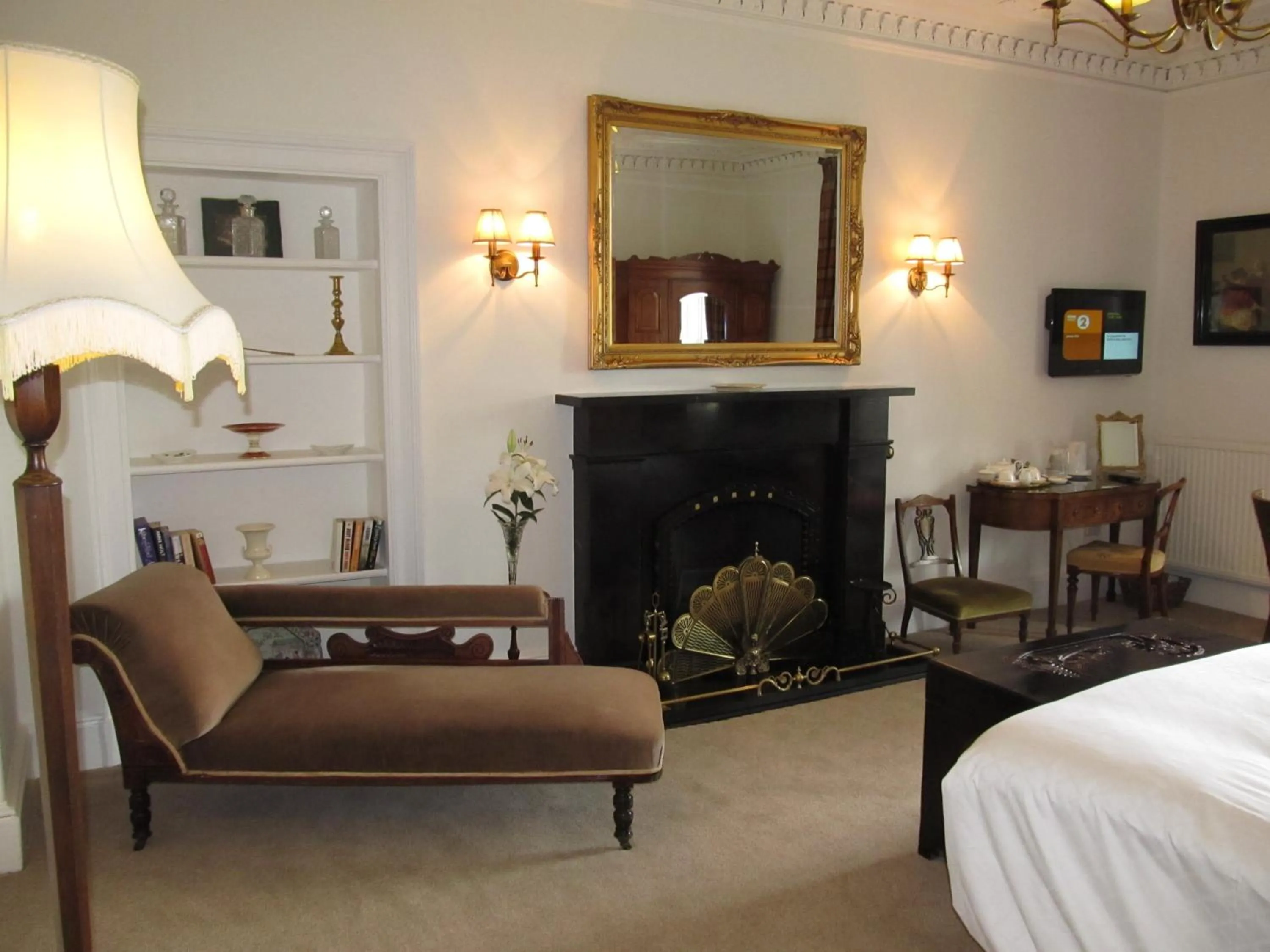 Photo of the whole room, Bed in The Townhouse