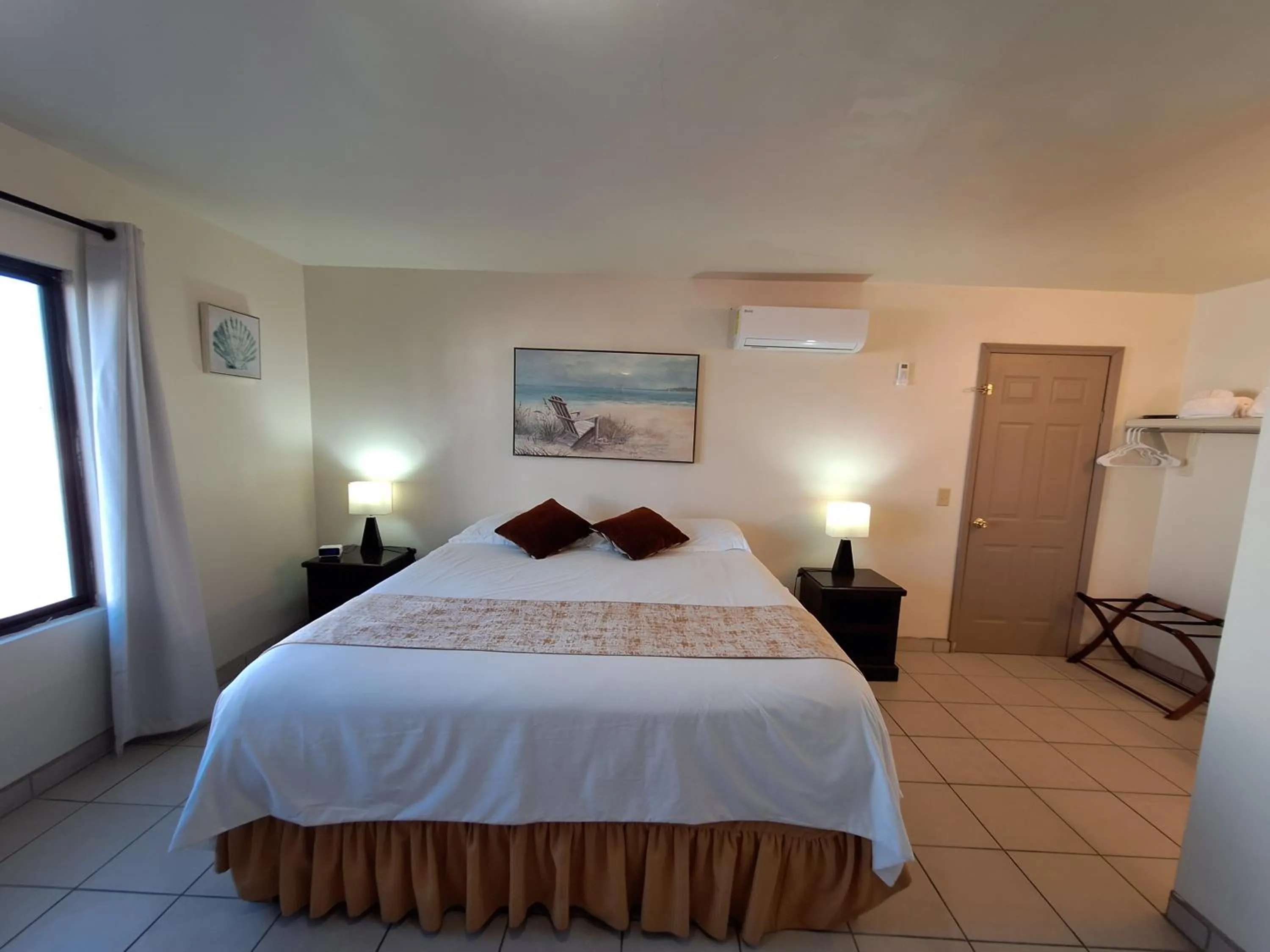 Bed in #55 Suite Bungalow Seaside Hotel & Victors RV Park