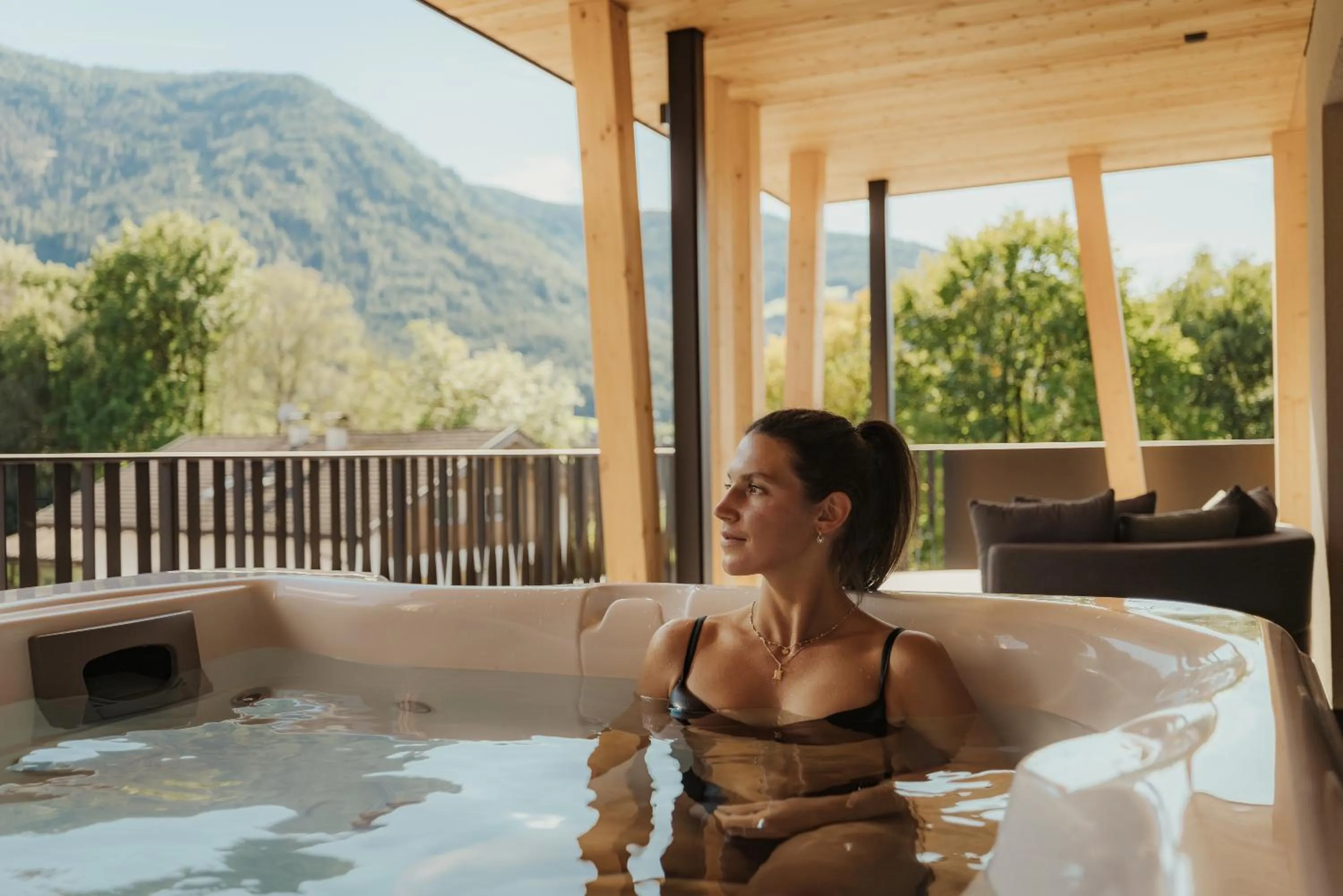 Hot Tub in Hotel B&B Feldmessner