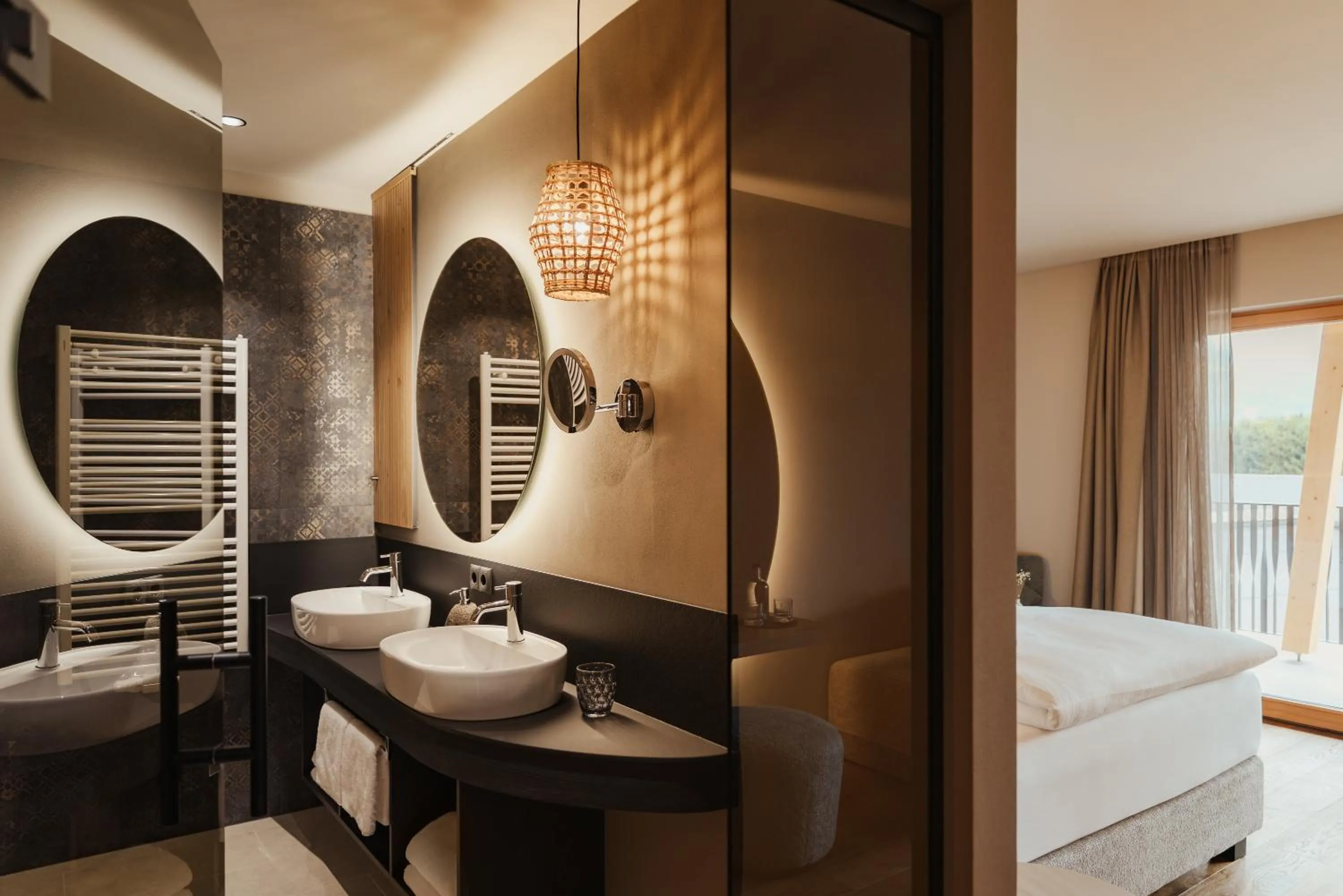 Bathroom, Bed in Hotel B&B Feldmessner