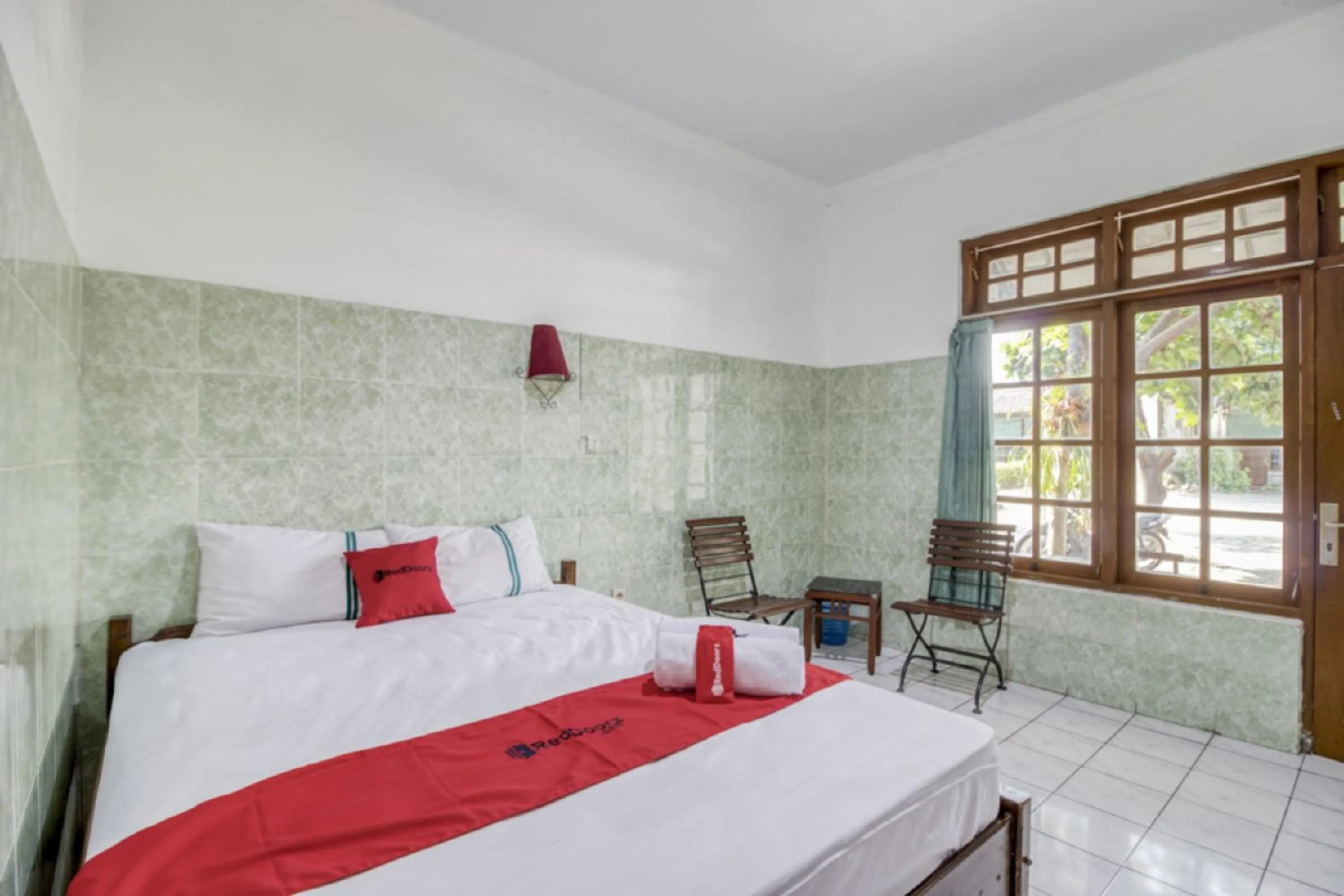 Bedroom, Bed in RedDoorz @ Sagan Jogja 2