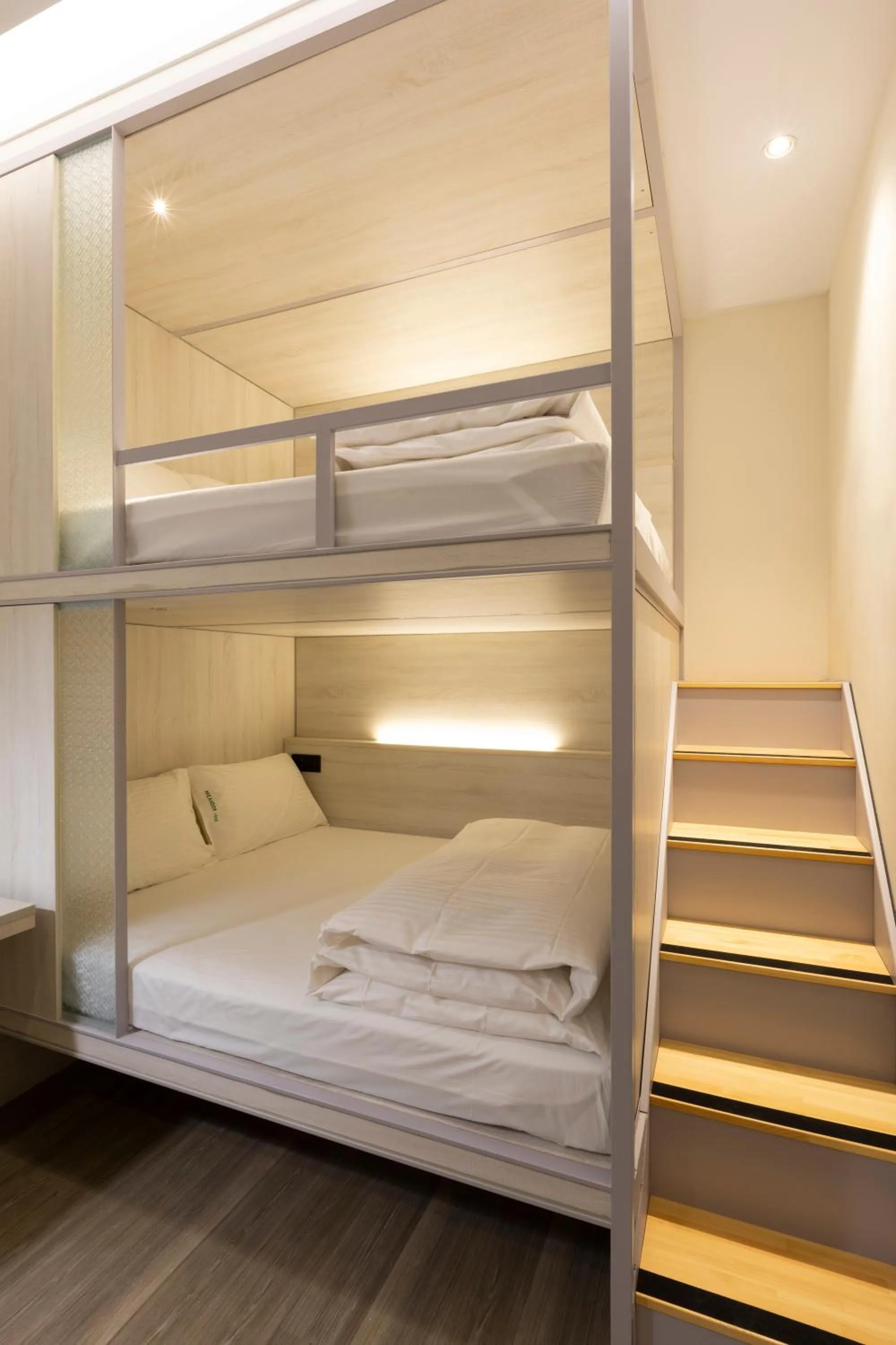 Photo of the whole room, Bed in Meander 1948