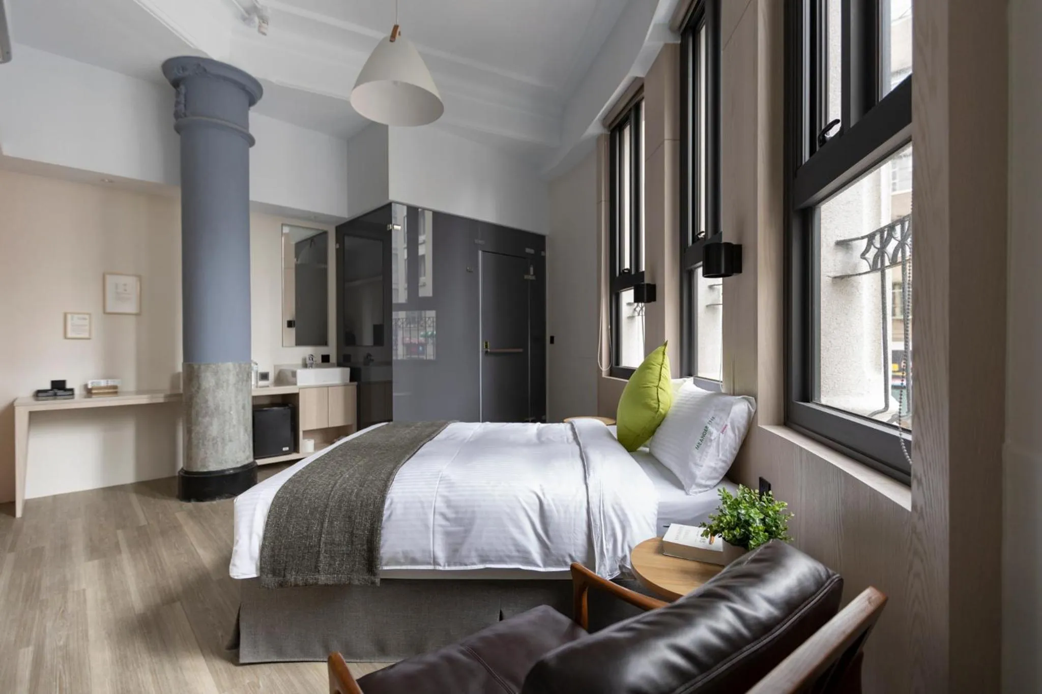 Photo of the whole room, Bed in Meander 1948