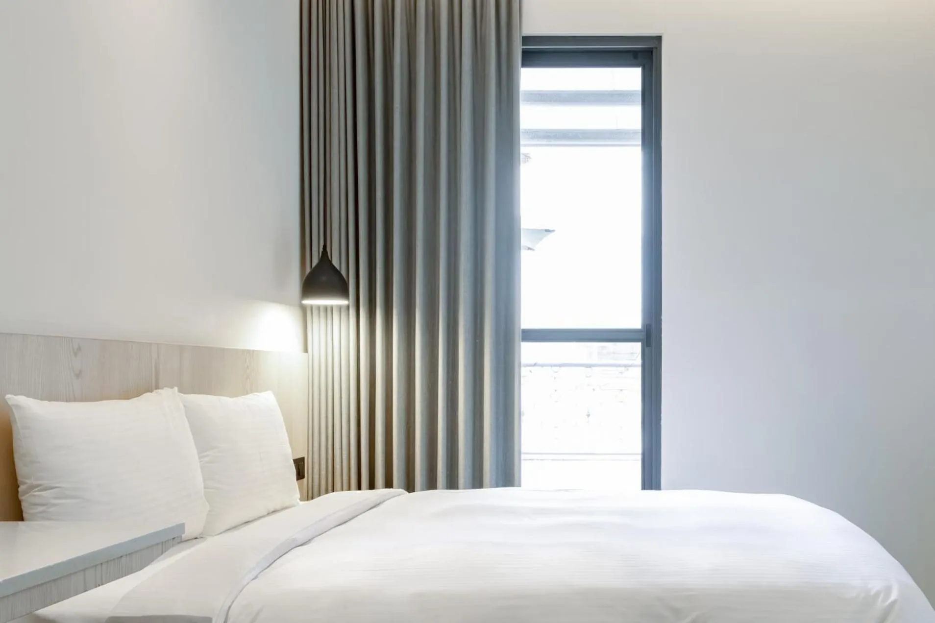 Photo of the whole room, Bed in Meander 1948