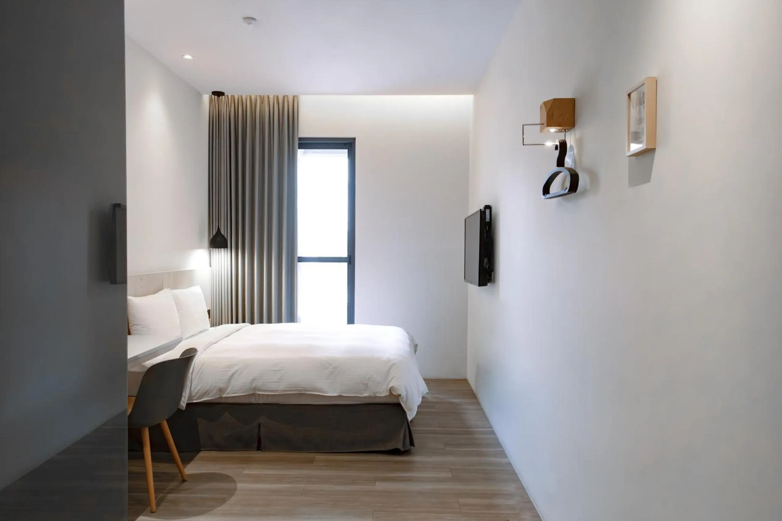 Photo of the whole room, Bed in Meander 1948