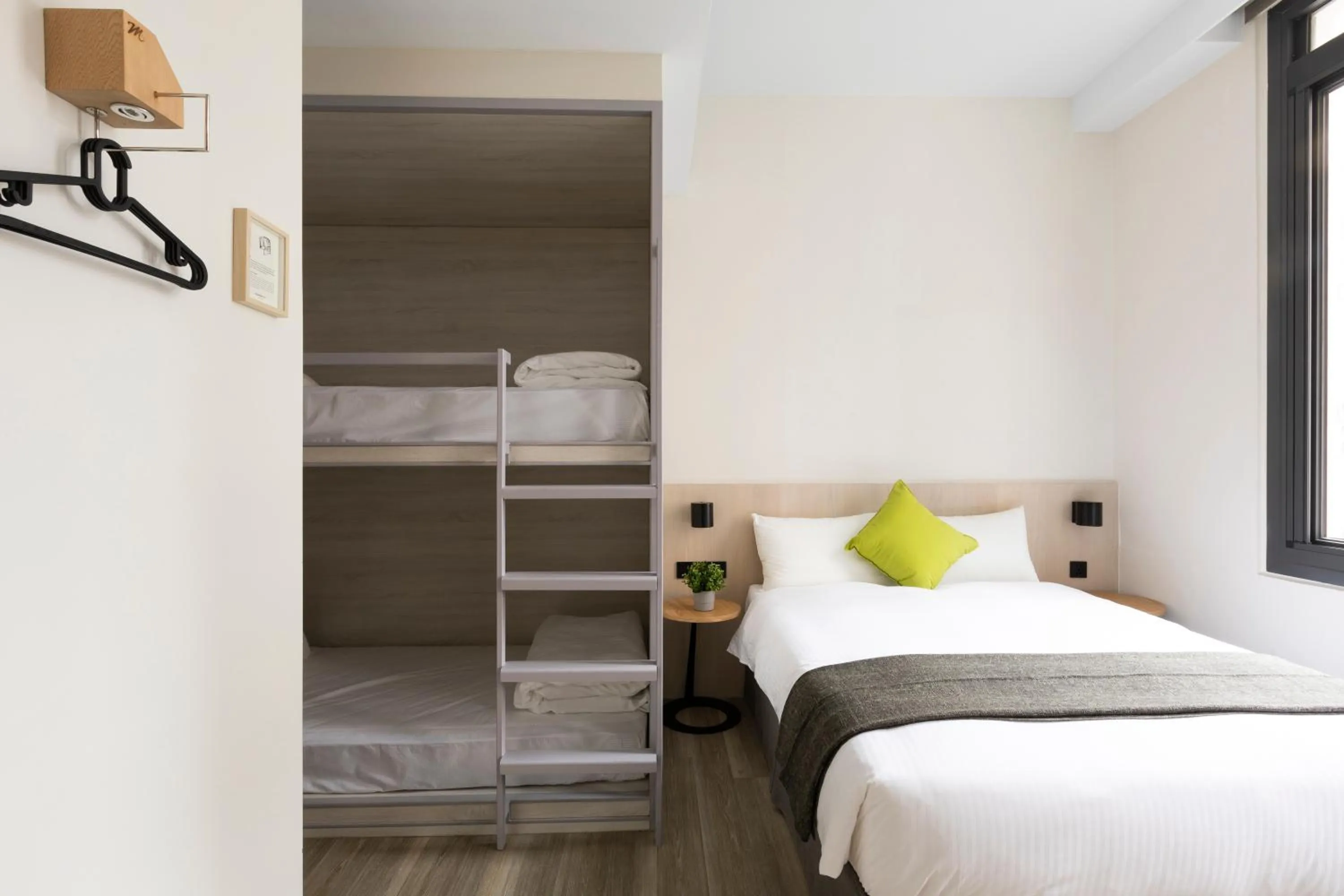 Photo of the whole room, Bed in Meander 1948