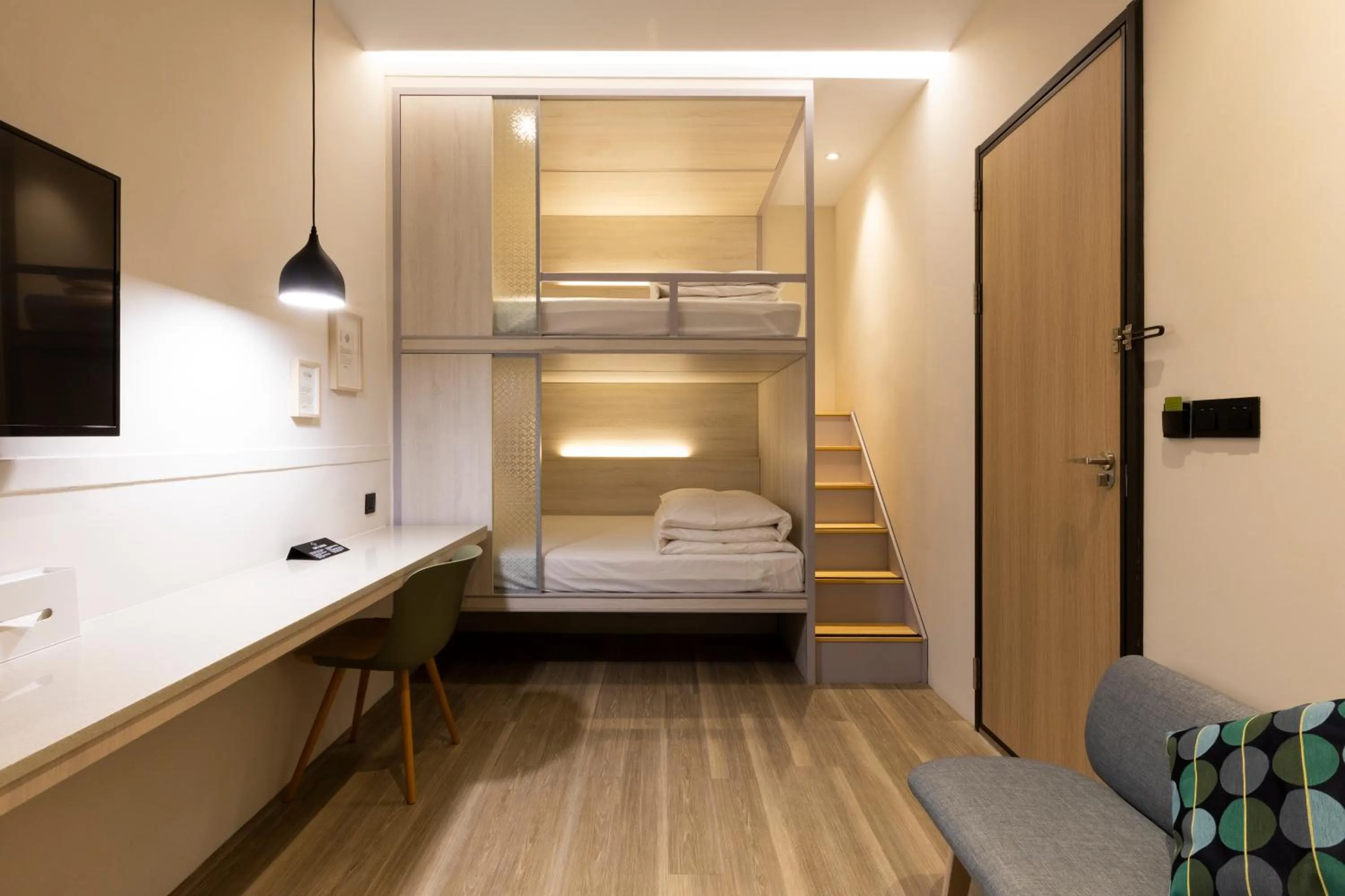 Photo of the whole room, Bed in Meander 1948