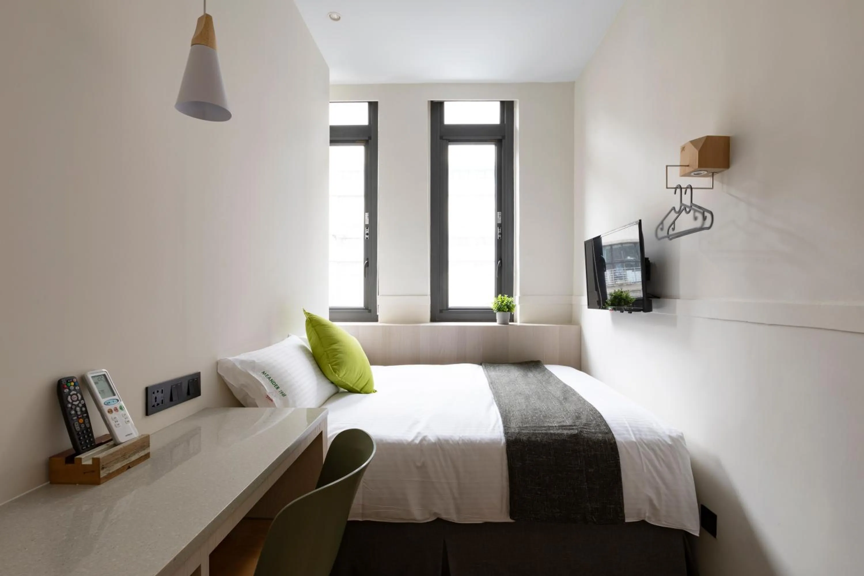 Photo of the whole room, Bed in Meander 1948