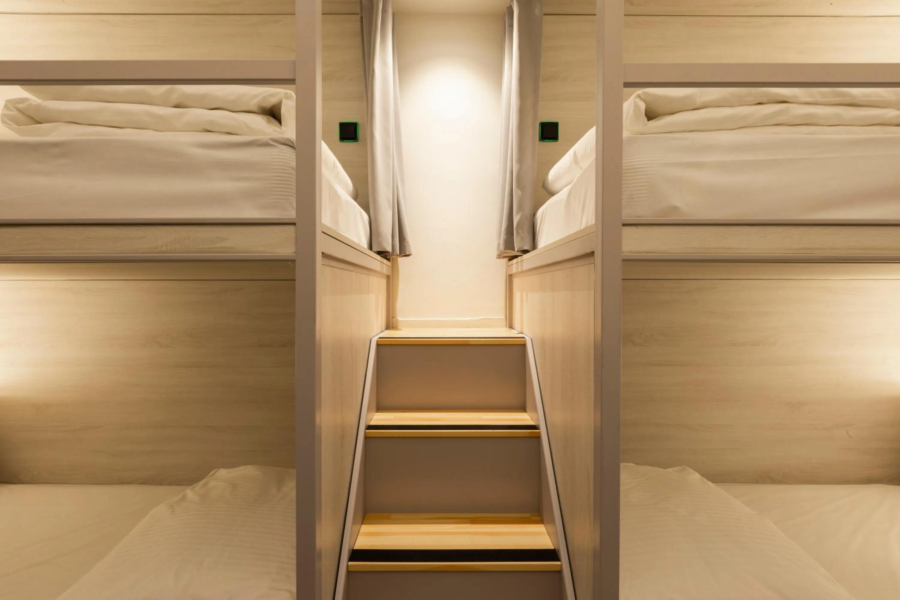 Photo of the whole room, Bed in Meander 1948