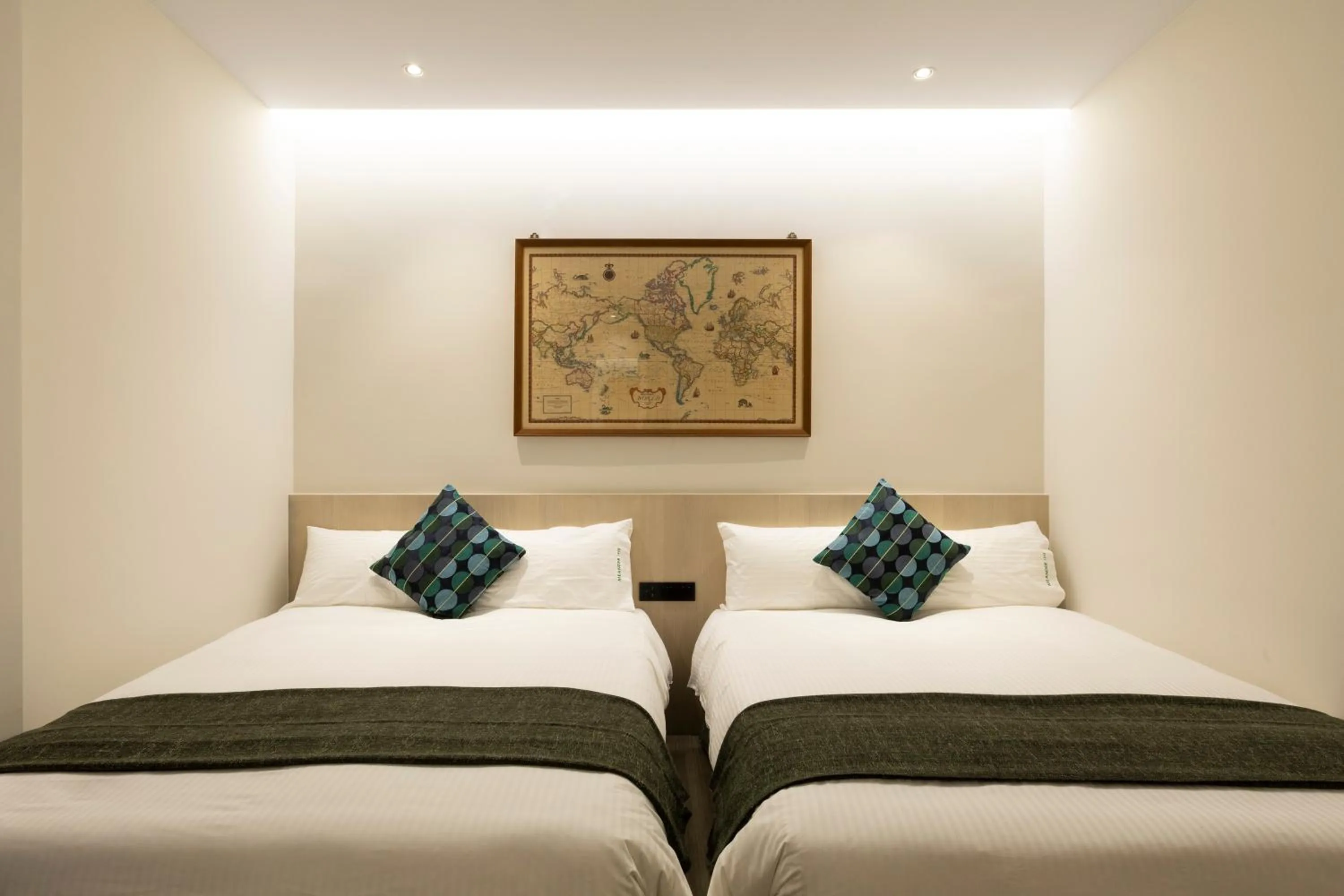 Photo of the whole room, Bed in Meander 1948